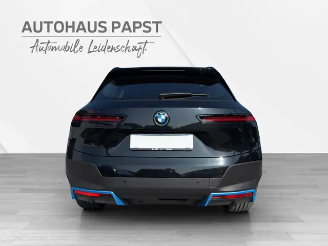 BMW iX *** LUFTFEDERUNG ** INTEGRAL AKLTIVLENKUNG / LASER Ansicht 4