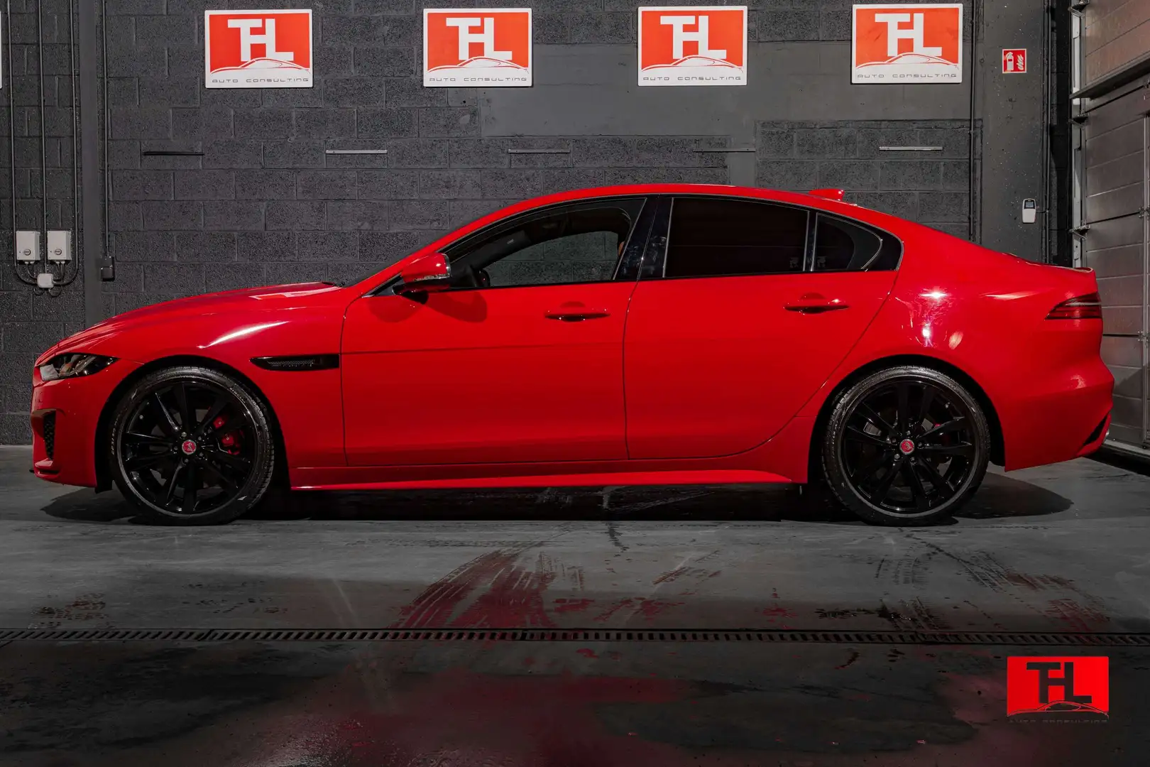 Jaguar XE D200 R-Dynamic SE Black Package/19\/ACC/360 Rouge - 2