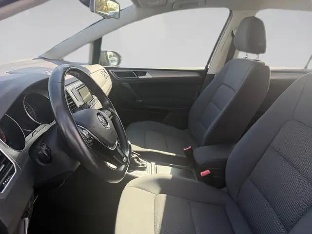 Volkswagen Golf Sportsvan view 8
