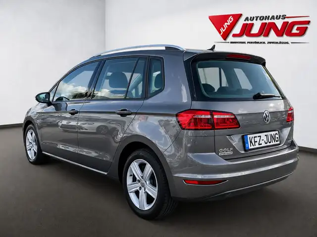 Volkswagen Golf Sportsvan view 2
