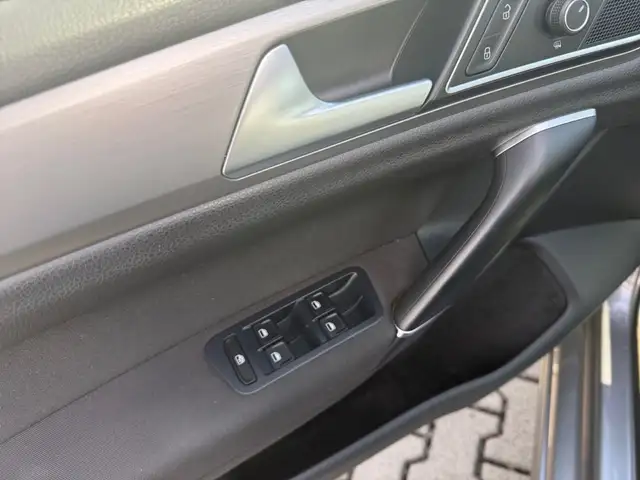 Volkswagen Golf Sportsvan view 14