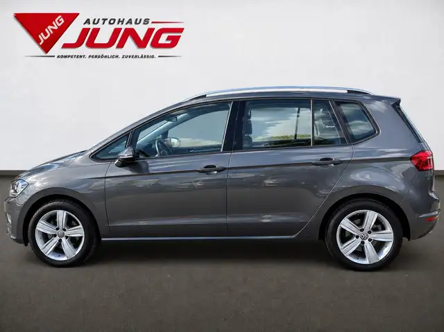 Volkswagen Golf Sportsvan view 3
