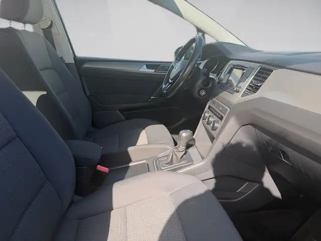 Volkswagen Golf Sportsvan view 11