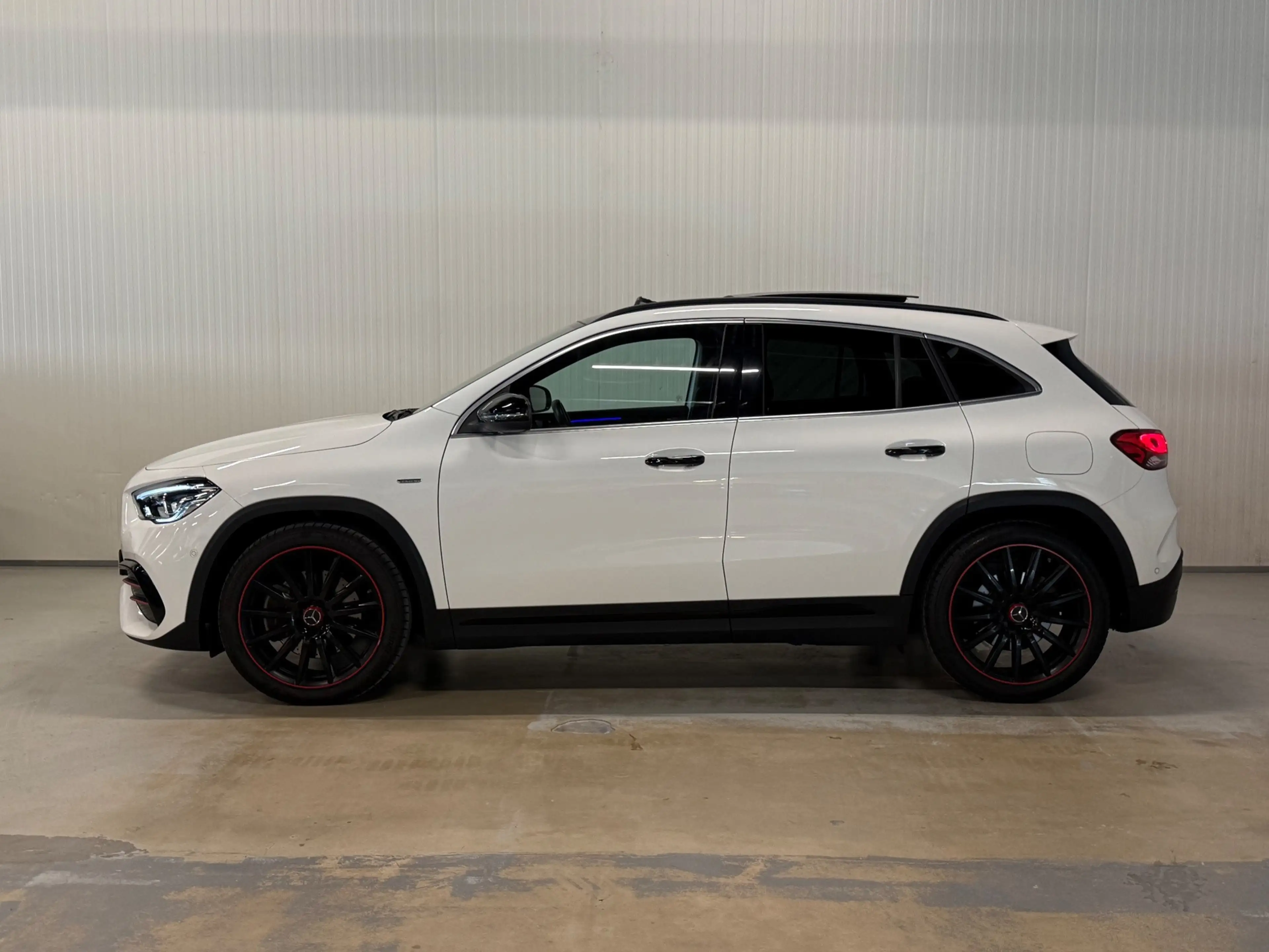 Mercedes-Benz GLA 250 4MATIC AMG Line | EDITION 1 | NIGHT | PANO | AMBIA — photo 13