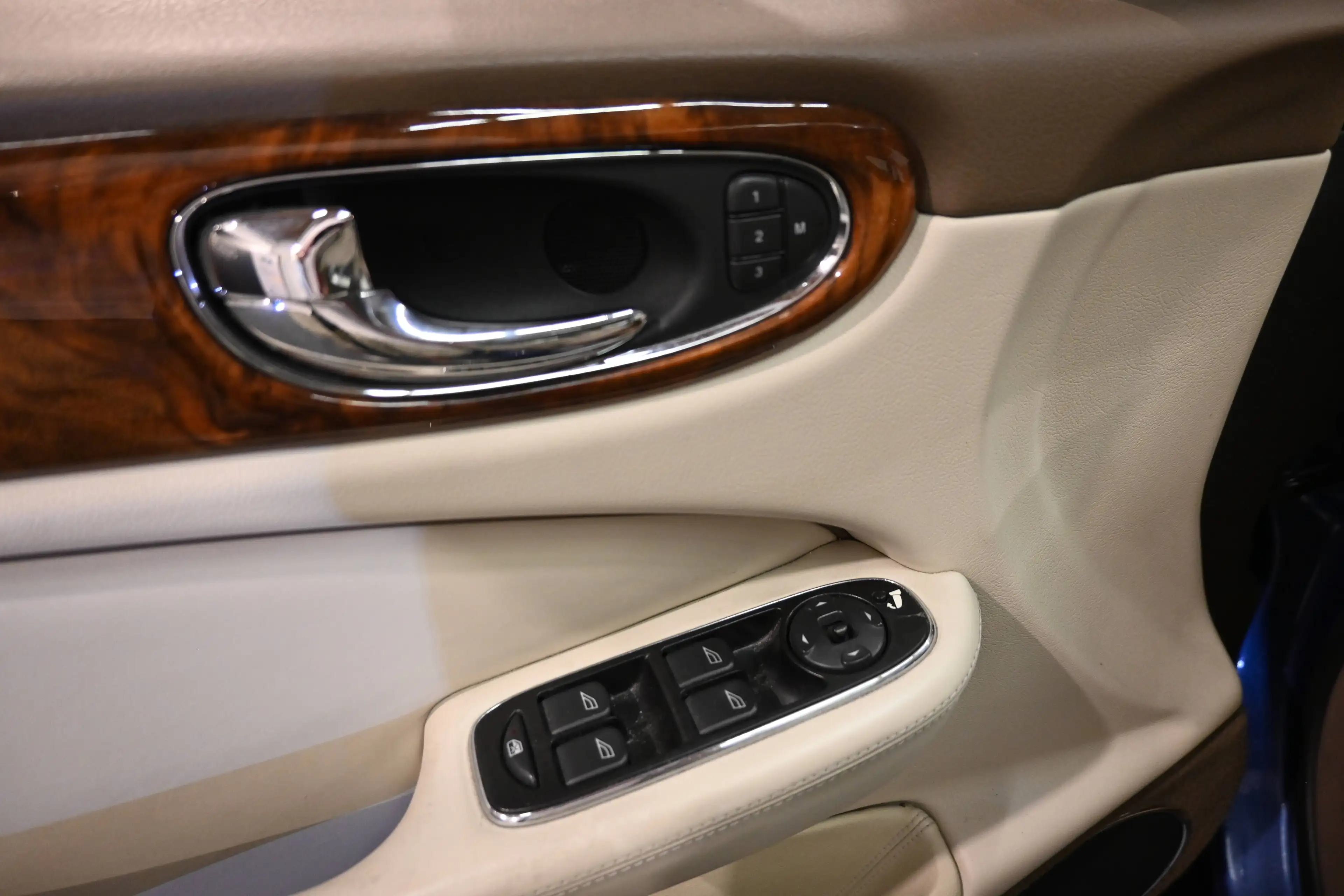 Jaguar XJ XJ6 2.7 Turbo V6 PACK SPORT / CARNET COMPLET JAGUAR OFFICIEL / FULL OFFICIAL JAGUAR HISTORY !! — photo 11