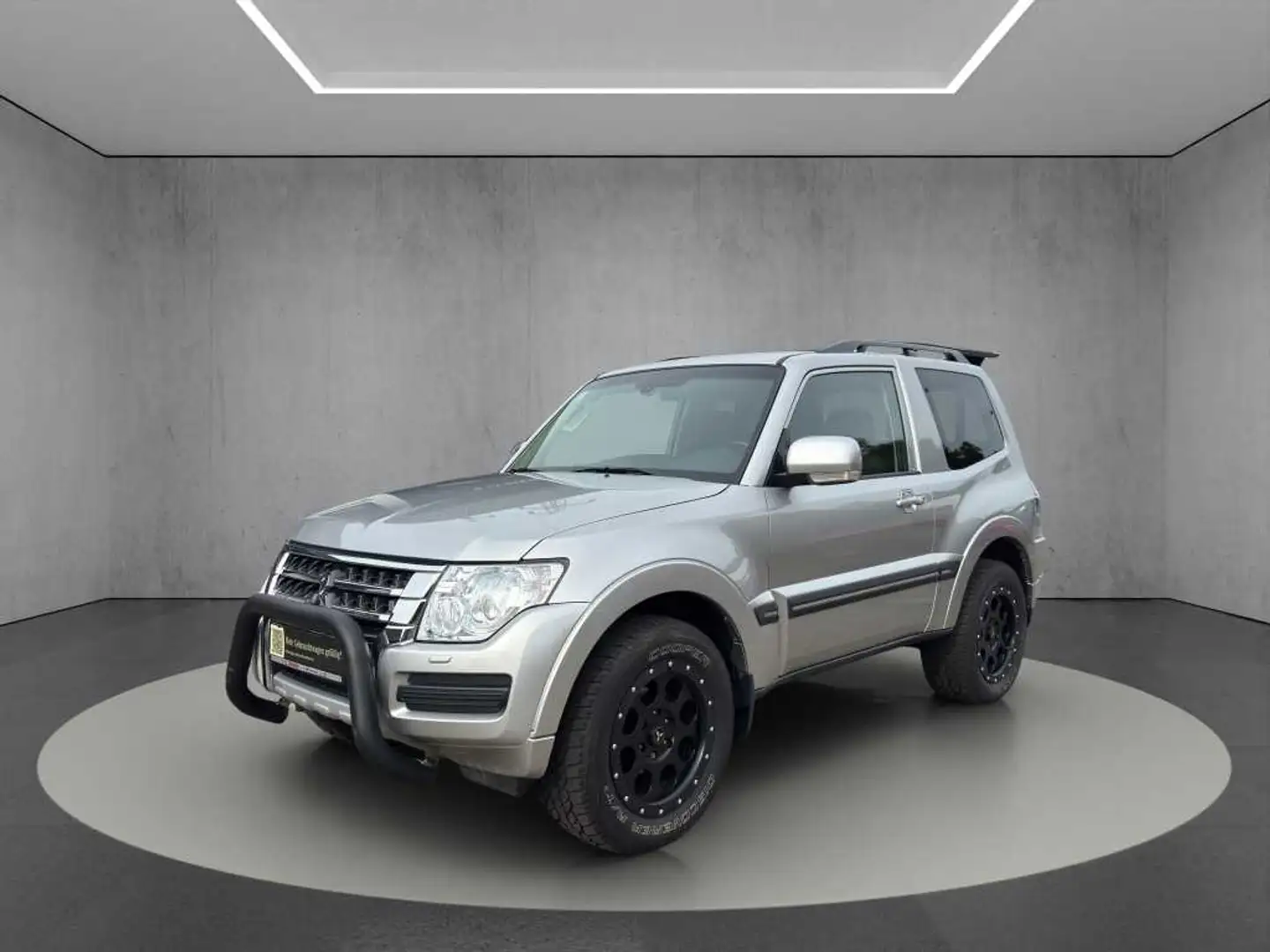 Mitsubishi Pajero 3-Türer Final Edition Automatik Silber - 2