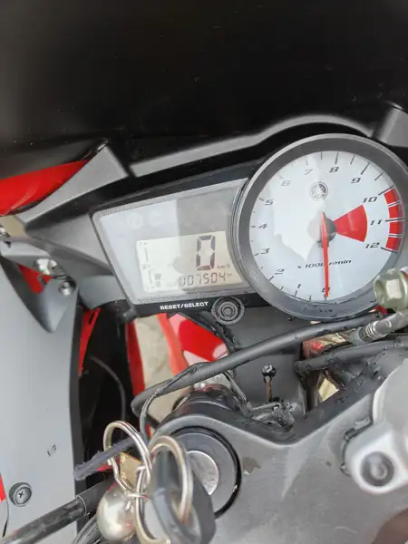 Yamaha YZF-R125 - foto 6