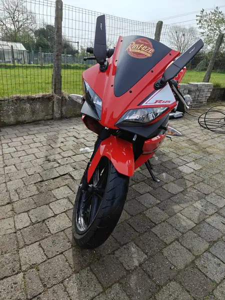 Yamaha YZF-R125 - foto 2