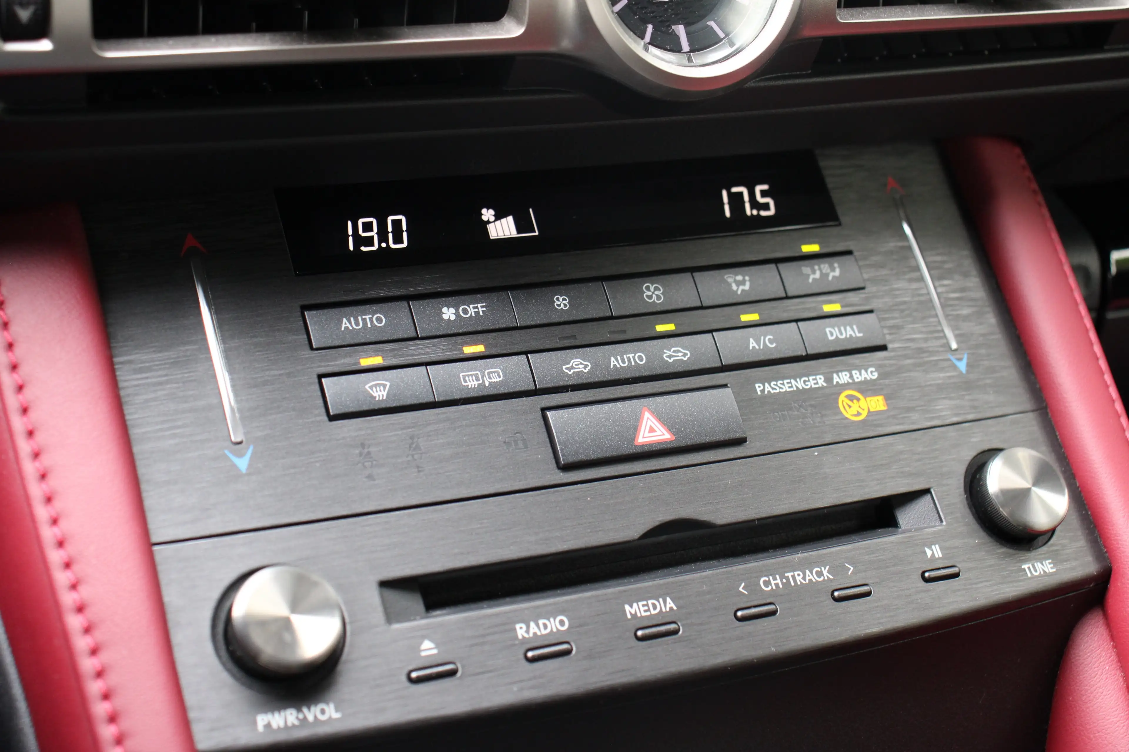 Lexus RC 300h | UNIEK! | CRUISE CONTROL |CAMERA | DODE HOEK DETE — photo 22