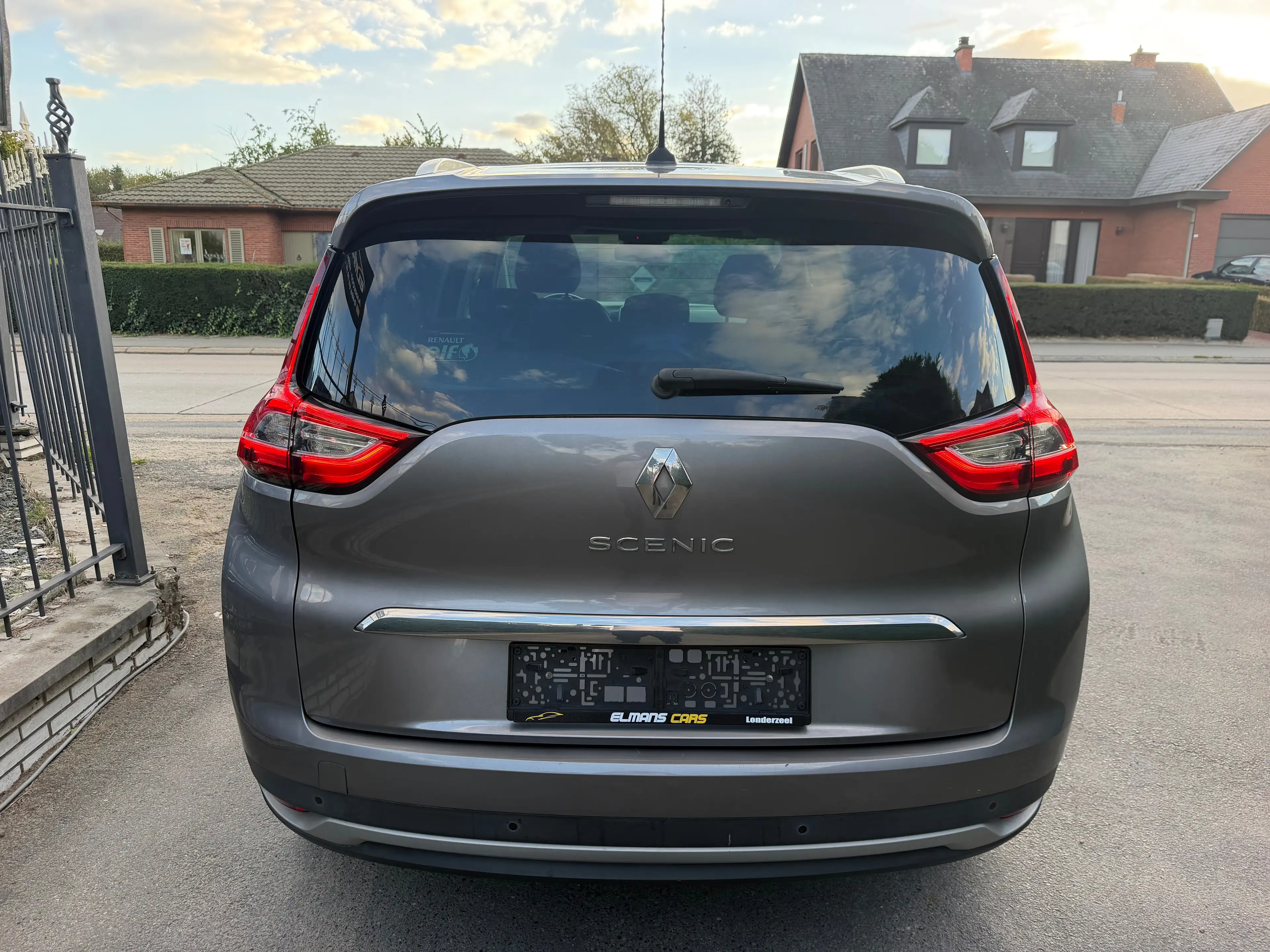 Renault Grand Scenic Grand Scénic 1.33 TCe Limited — photo 6