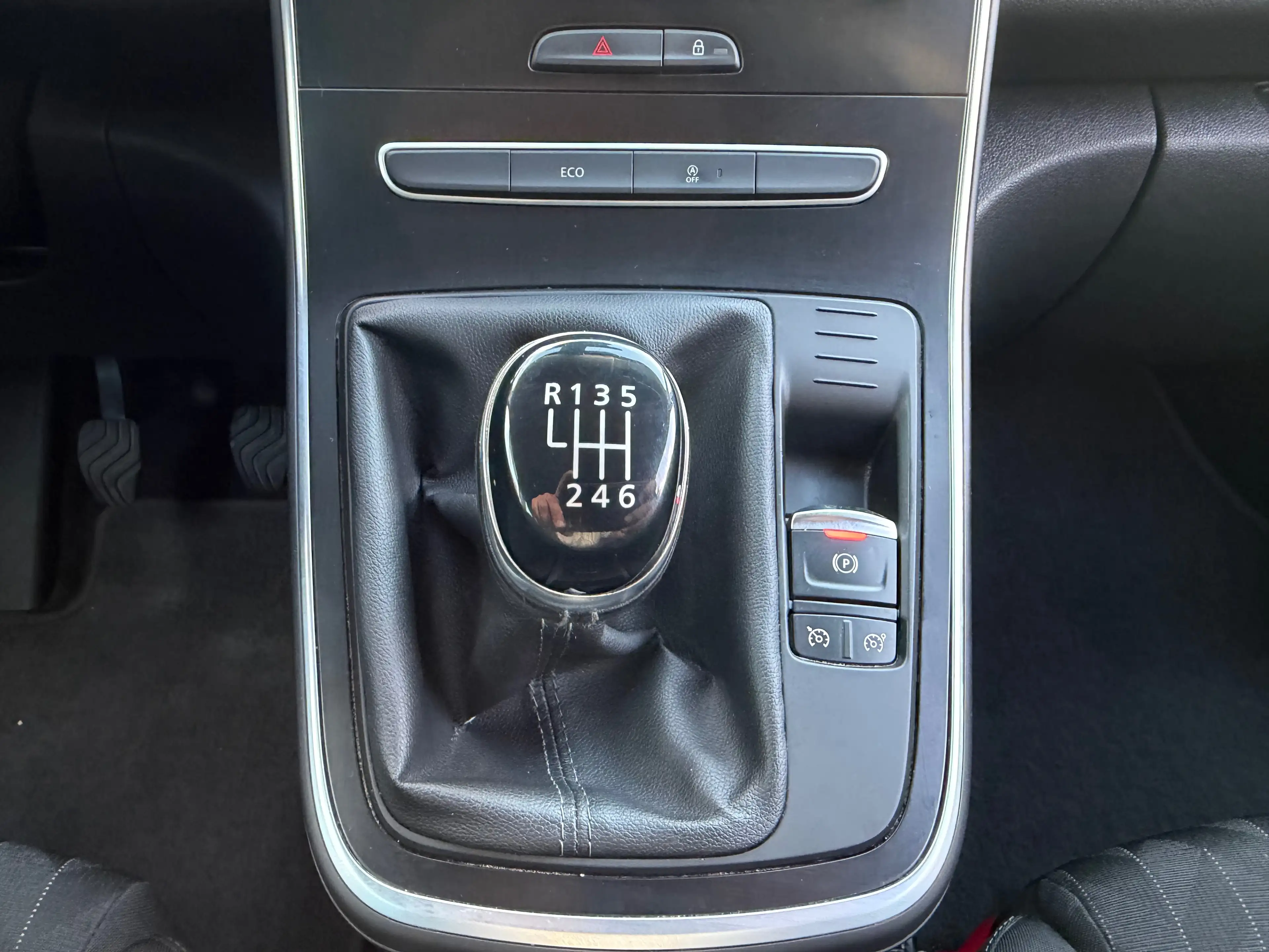 Renault Grand Scenic Grand Scénic 1.33 TCe Limited — photo 13