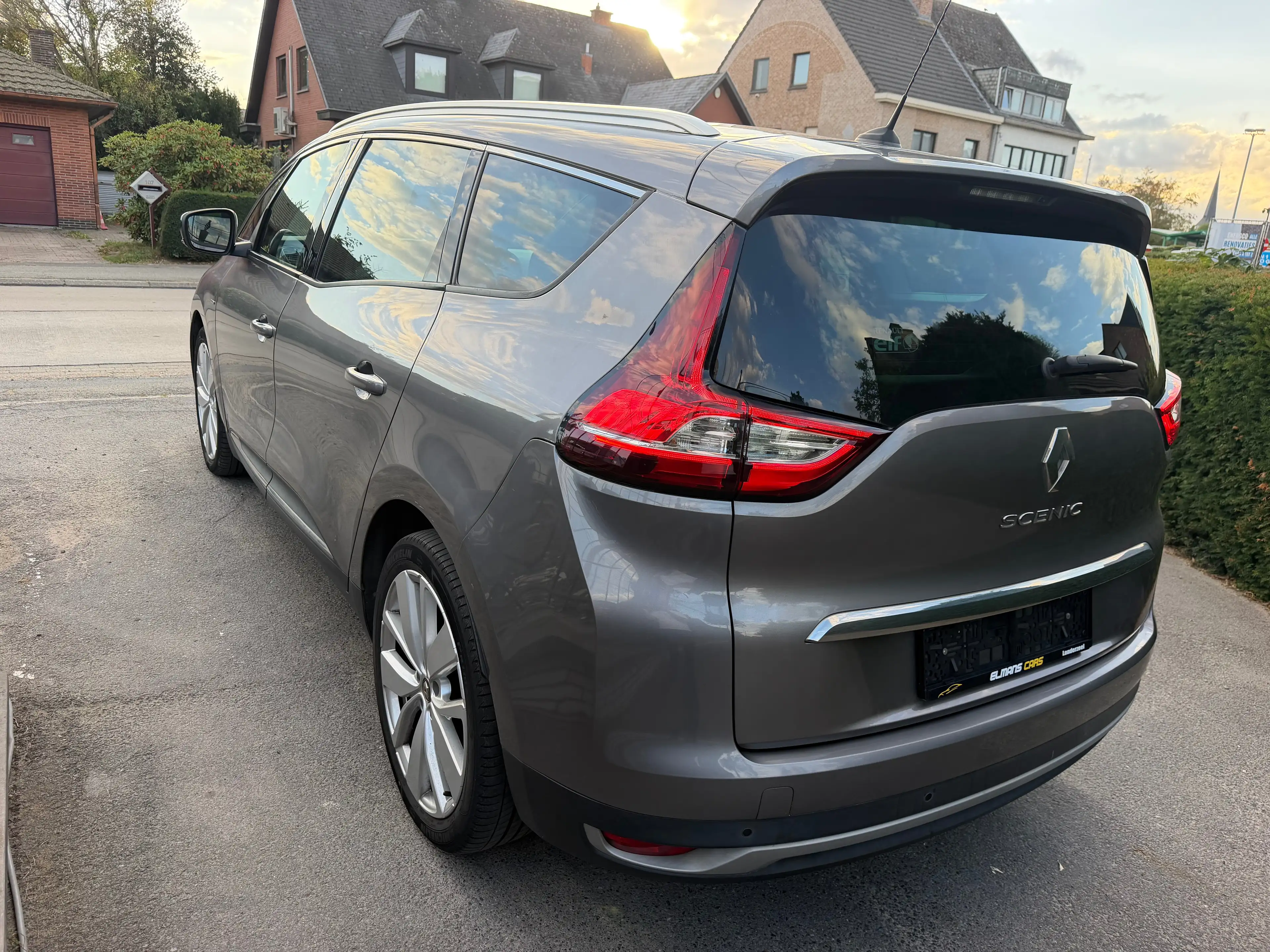 Renault Grand Scenic Grand Scénic 1.33 TCe Limited — photo 7