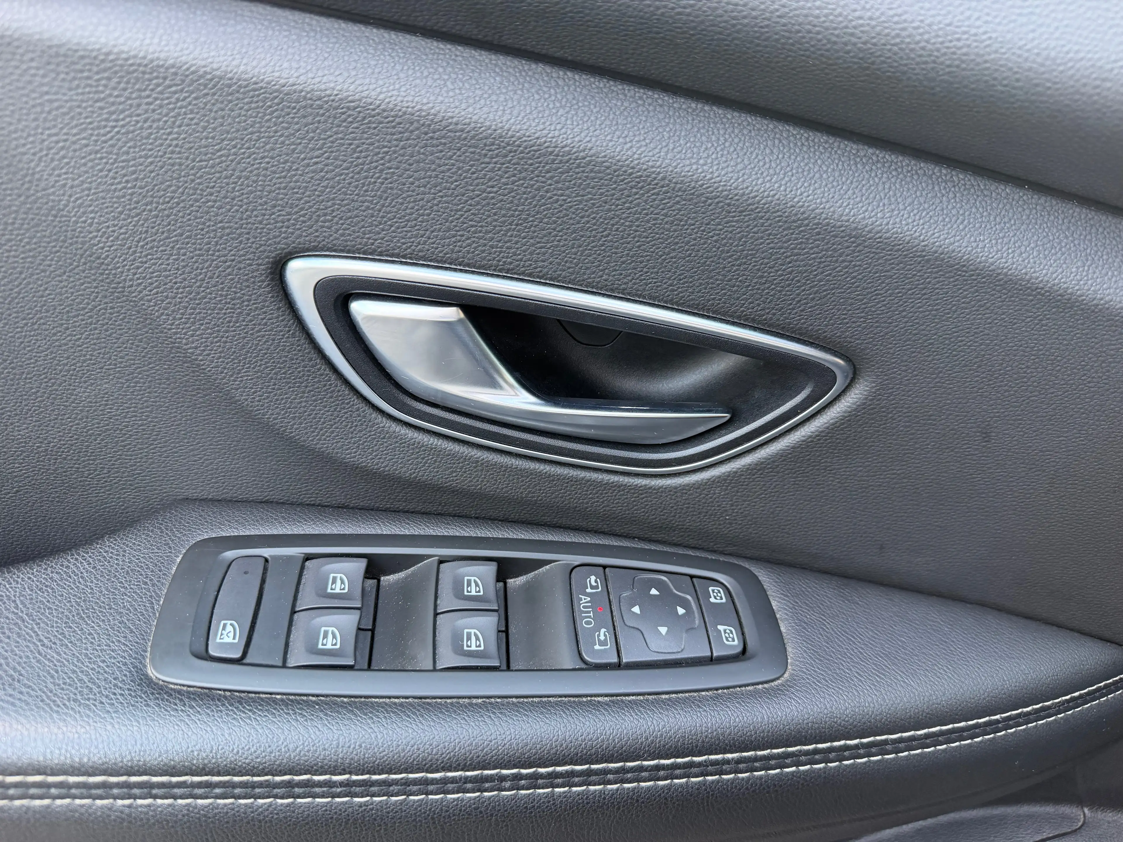 Renault Grand Scenic Grand Scénic 1.33 TCe Limited — photo 15