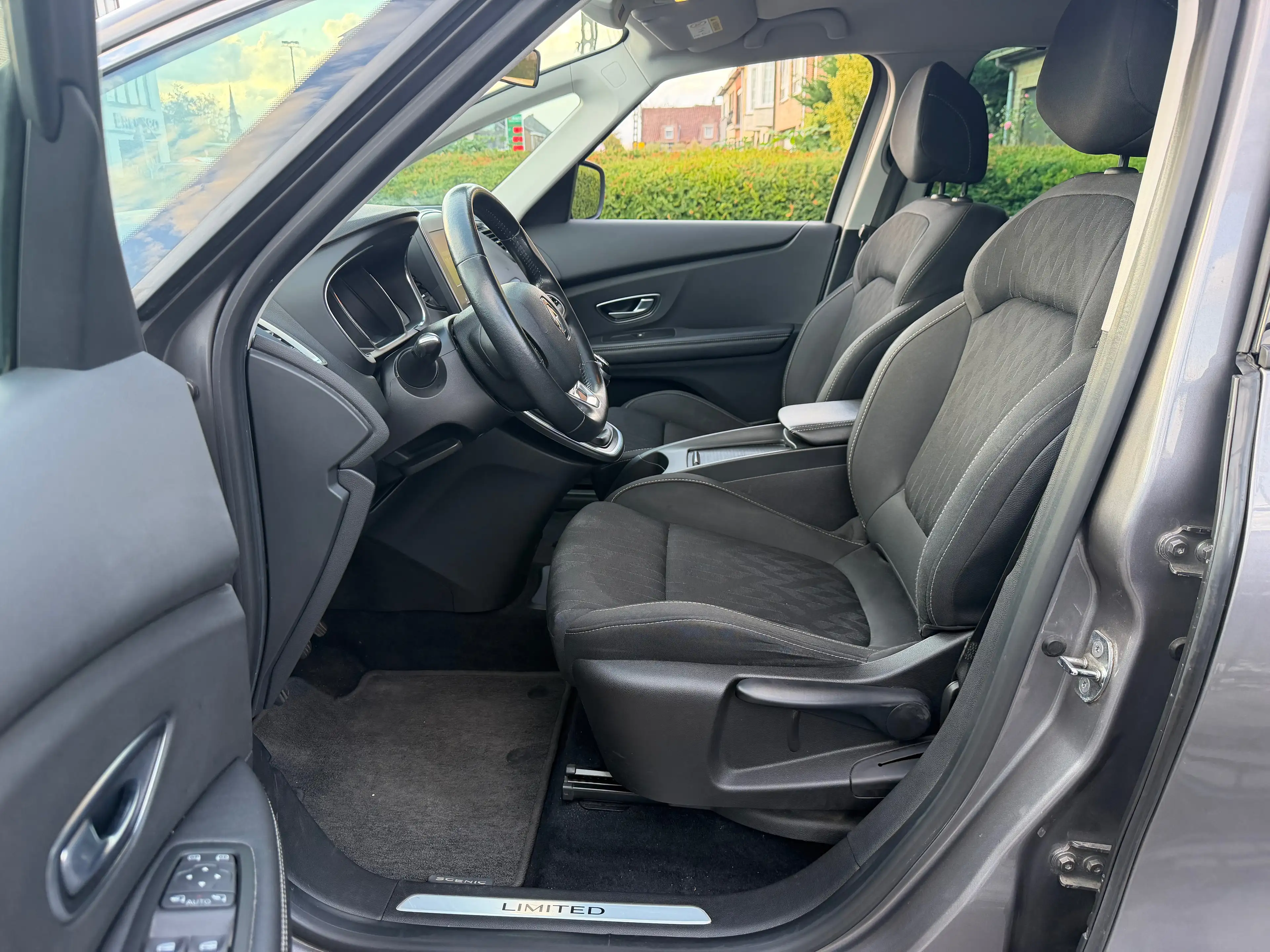 Renault Grand Scenic Grand Scénic 1.33 TCe Limited — photo 8