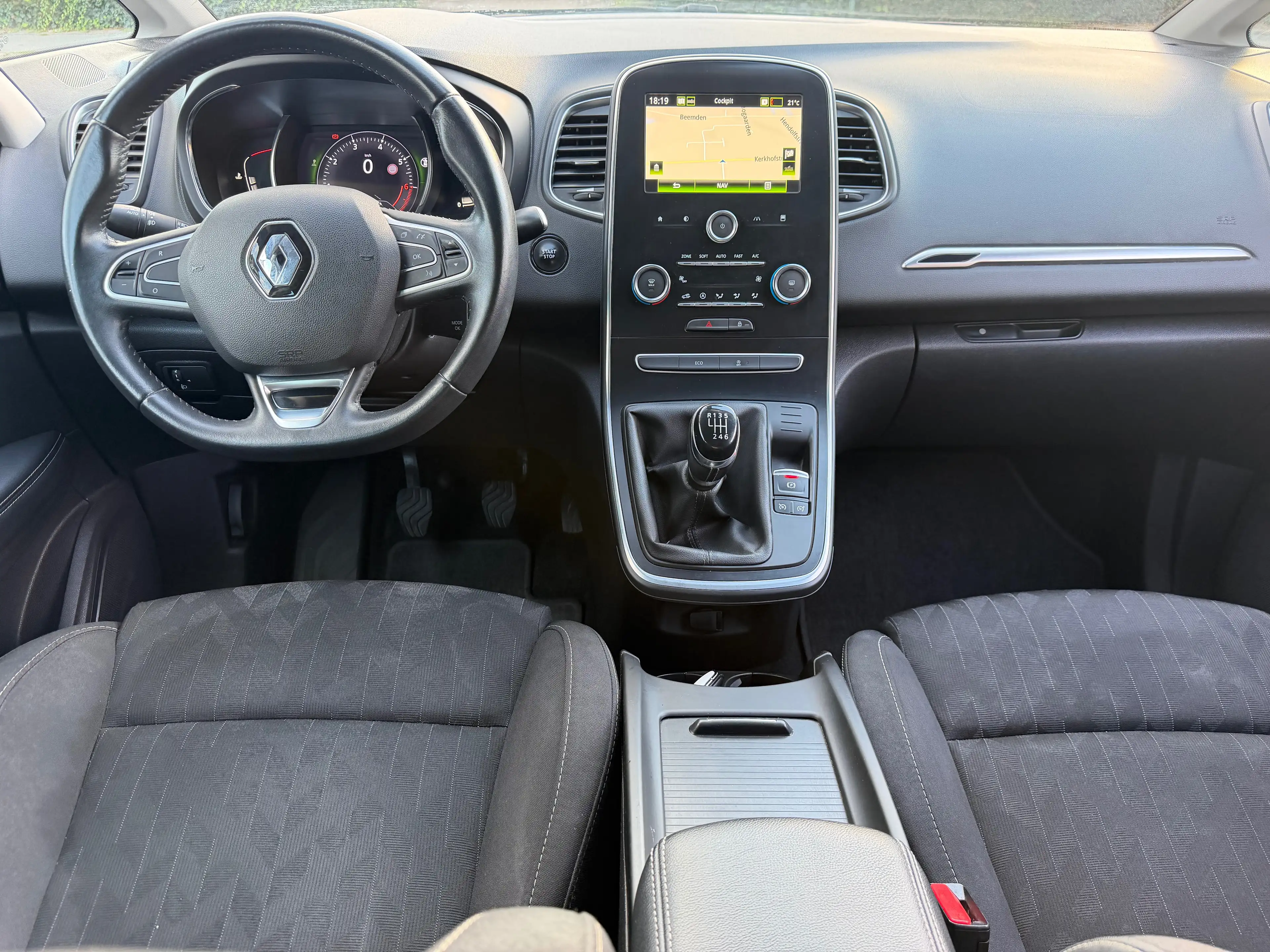 Renault Grand Scenic Grand Scénic 1.33 TCe Limited — photo 9