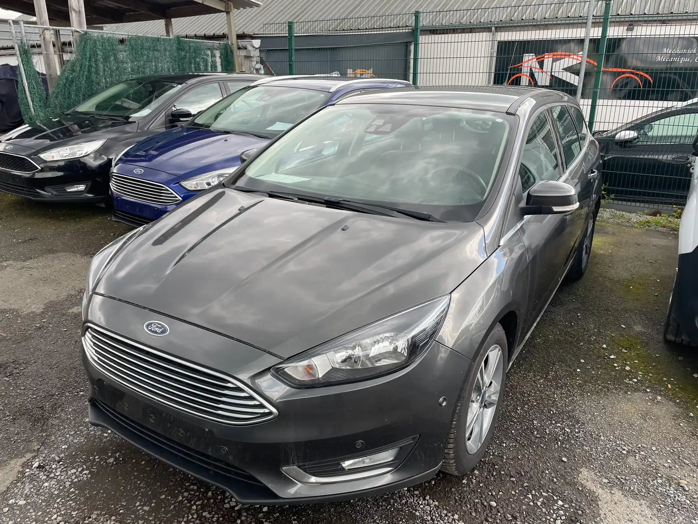 Ford Focus 1.5 TDCi ECOnetic Business Edition Gris - 2