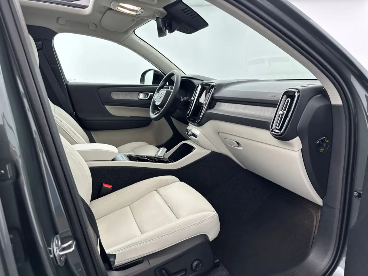 Volvo XC40 2026 — фото 17