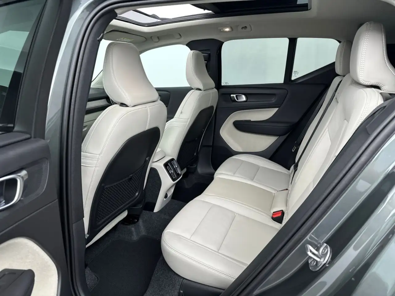 Volvo XC40 2026 — фото 18