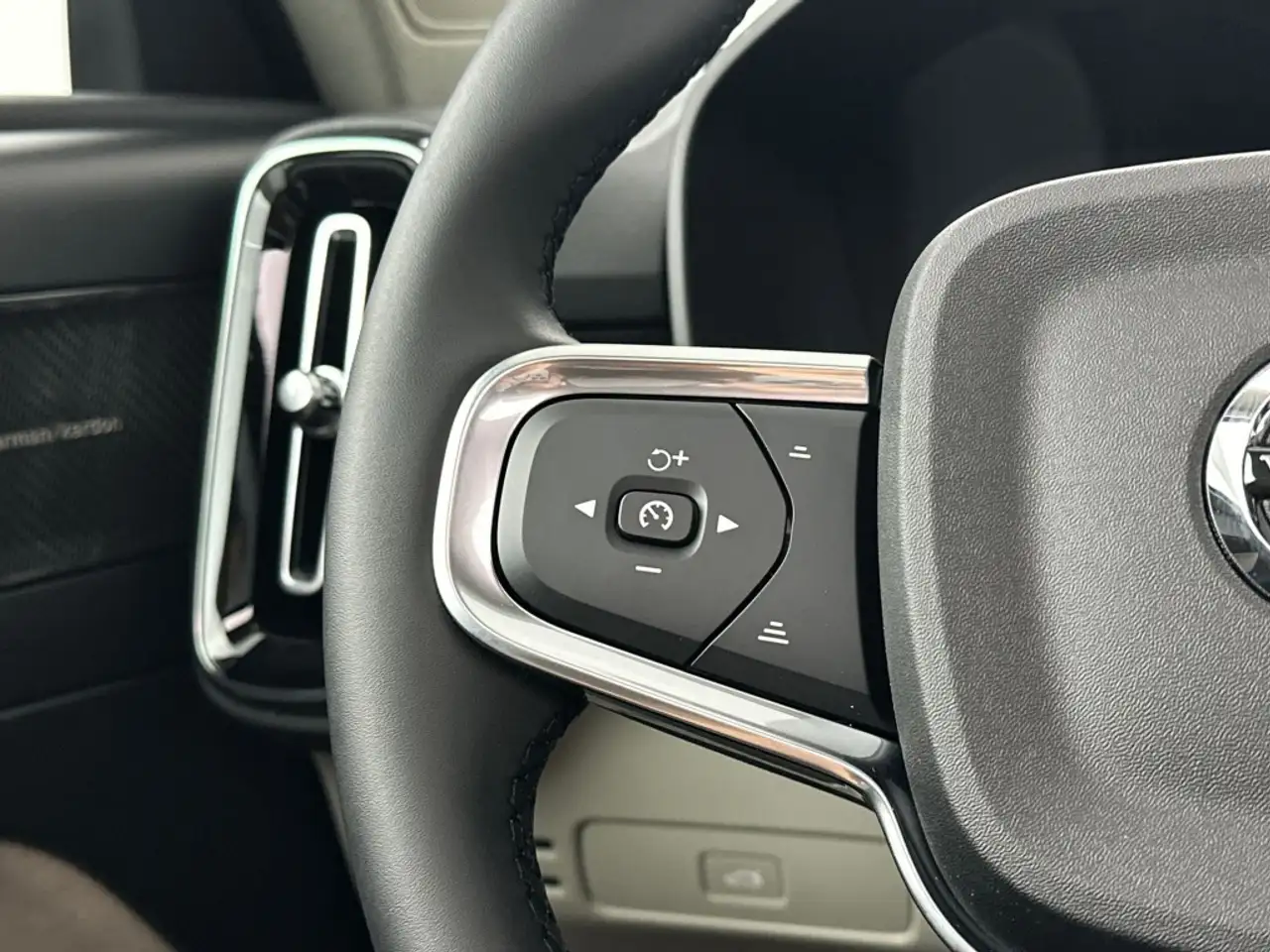 Volvo XC40 2026 — фото 24