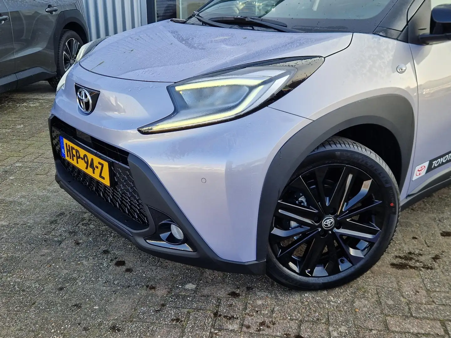 Toyota Aygo X 1.0 VVT-i MT JBL Paars - 2