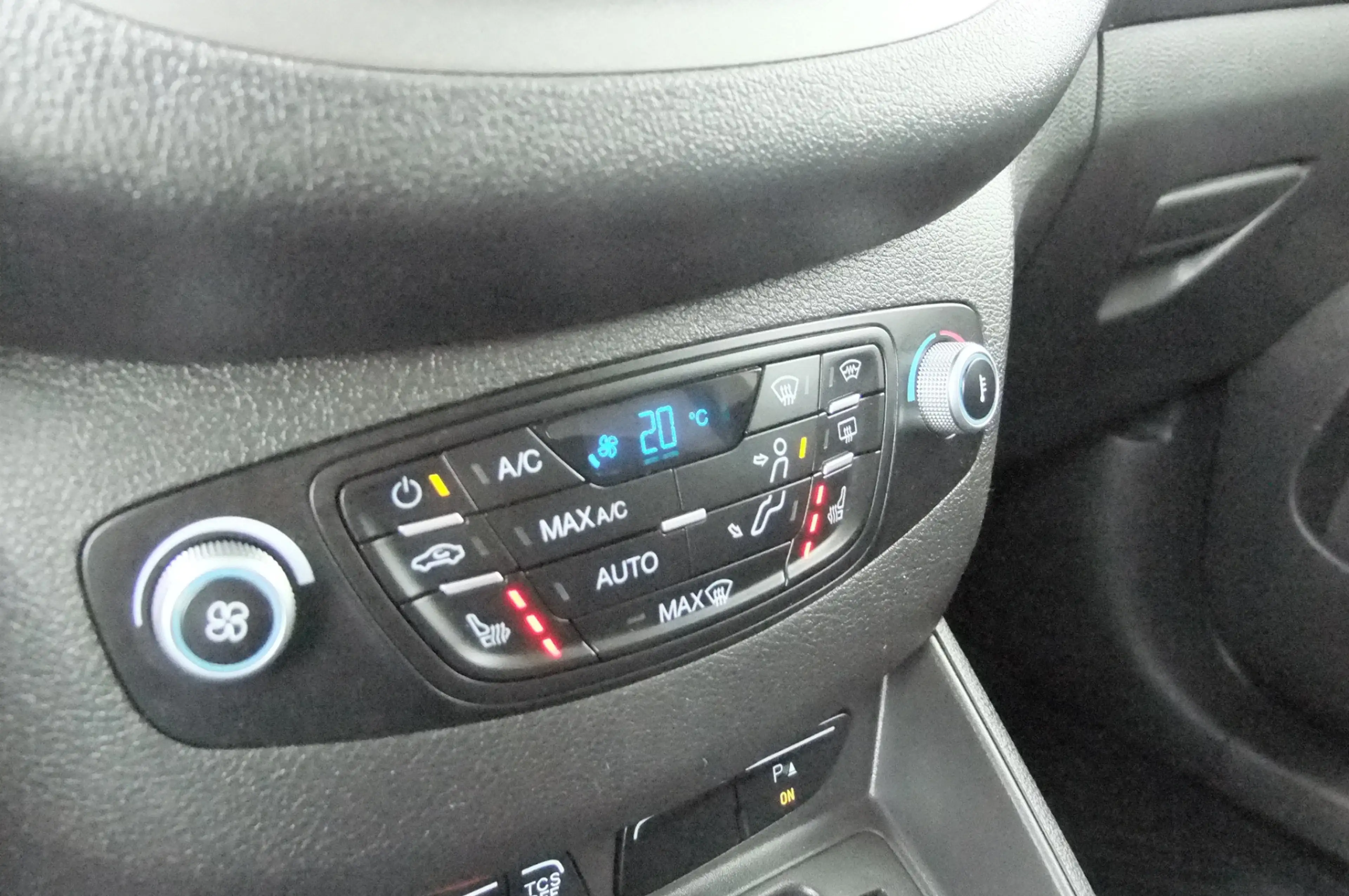 Ford Transit Courier 1.5 TDCI Trend/ Airco / Trekhaak/ Camera/ Stoelver — photo 21