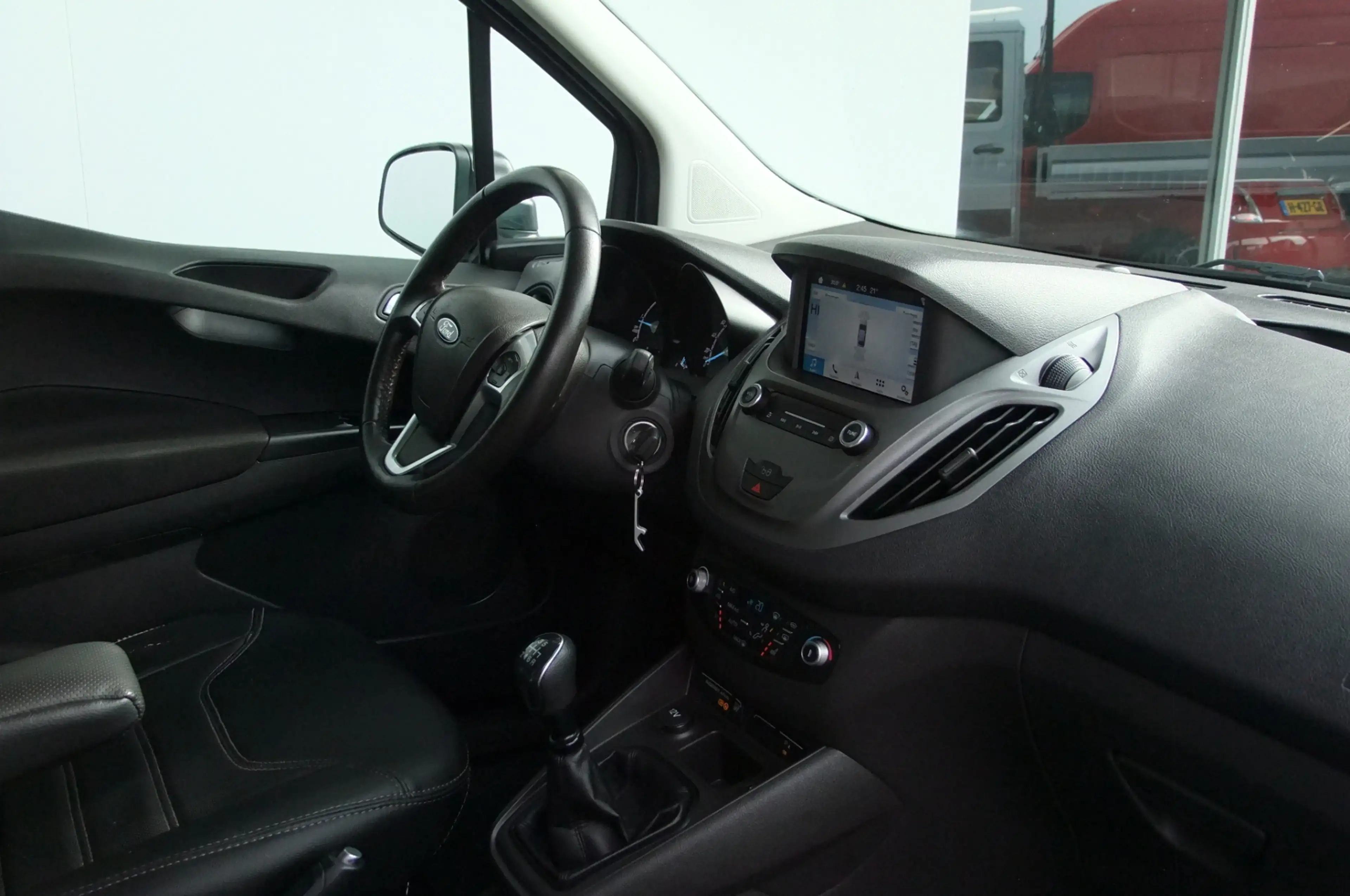 Ford Transit Courier 1.5 TDCI Trend/ Airco / Trekhaak/ Camera/ Stoelver — photo 17