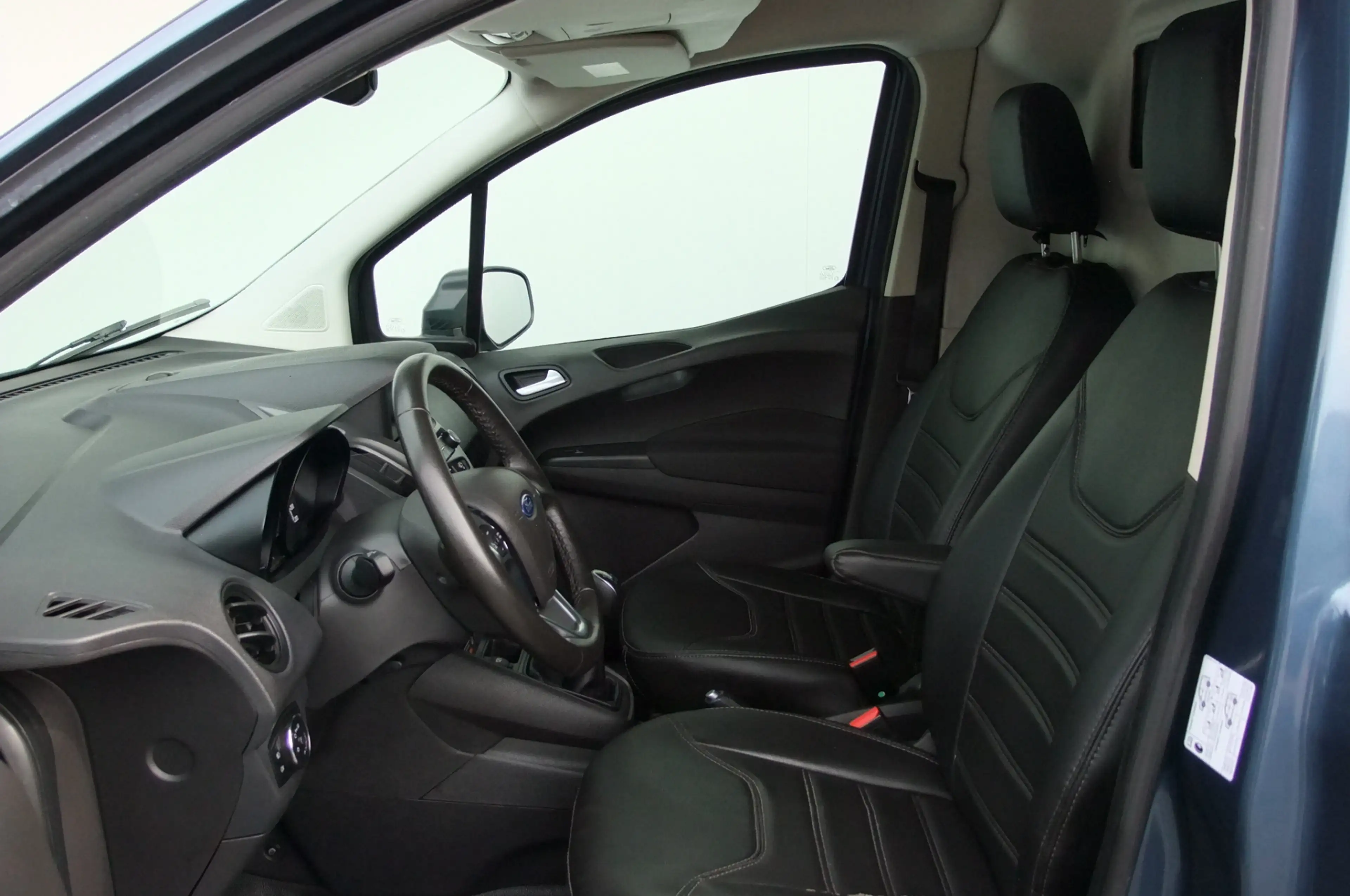 Ford Transit Courier 1.5 TDCI Trend/ Airco / Trekhaak/ Camera/ Stoelver — photo 15