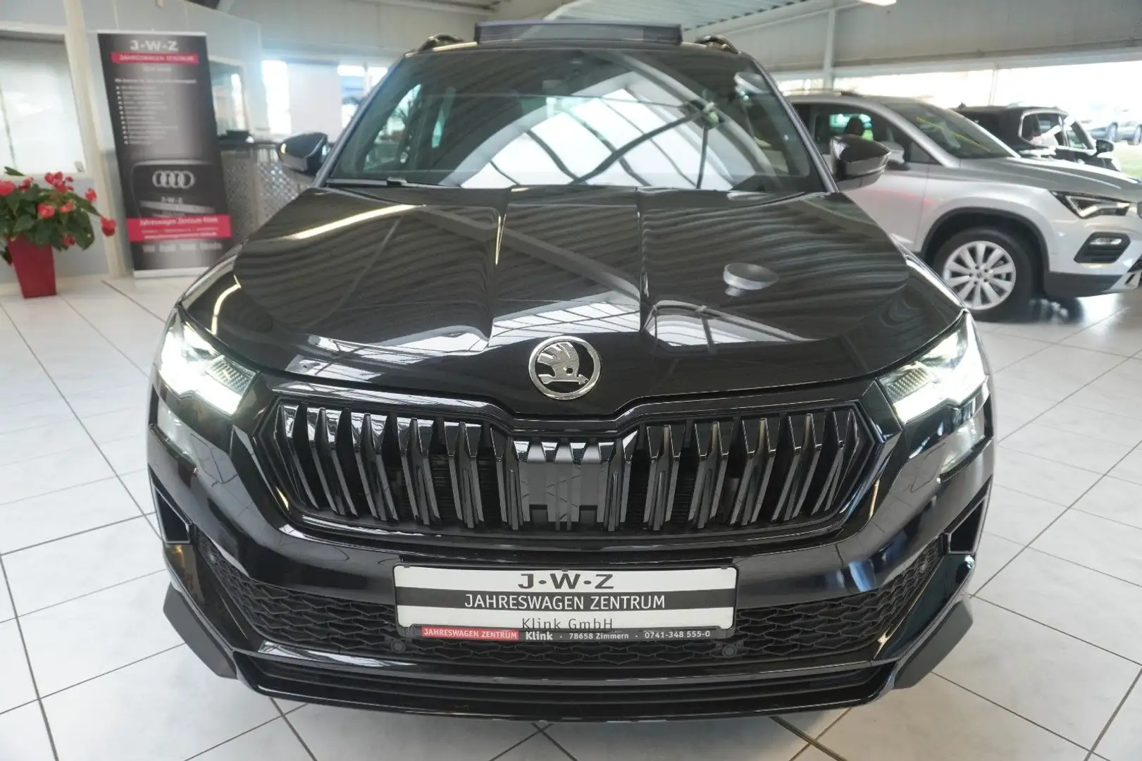 Skoda Karoq Sportline 1.5 TSI DSG*AHK*PANO*MATRIX*KEYL Schwarz - 2