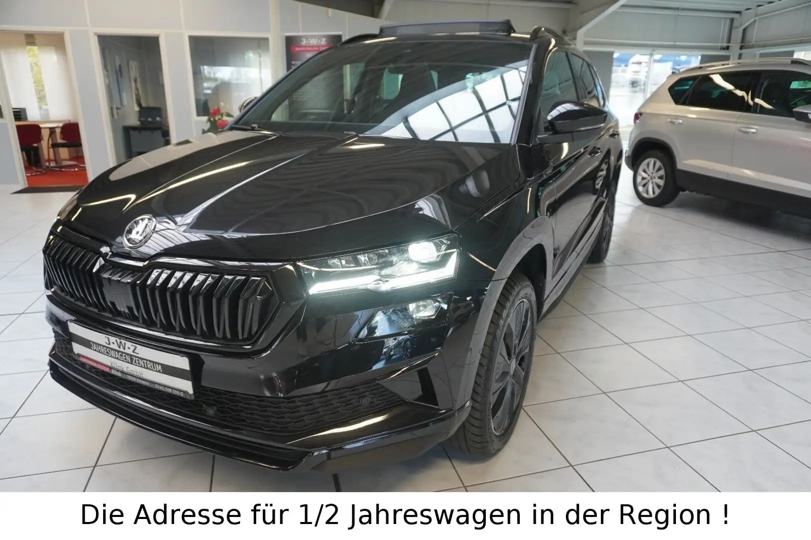 Skoda Karoq Sportline 1.5 TSI DSG*AHK*PANO*MATRIX*KEYL Schwarz - 1