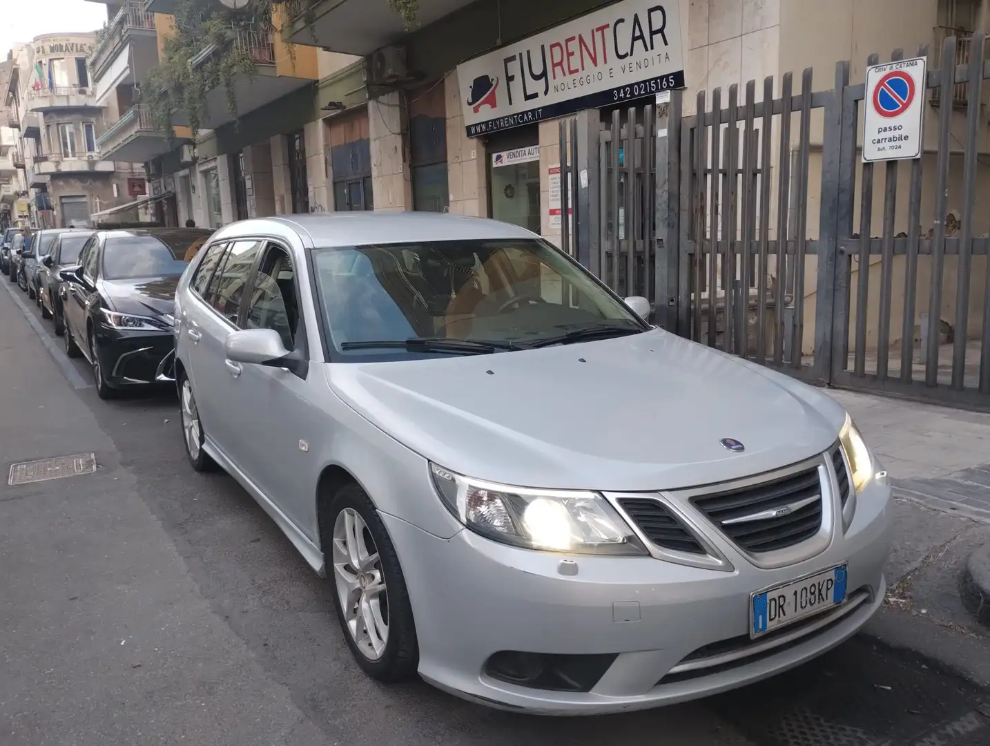 Saab 9-3 9-3 SportHatch 1.9 tid 16v Vector sentronic dpf Grijs - 1