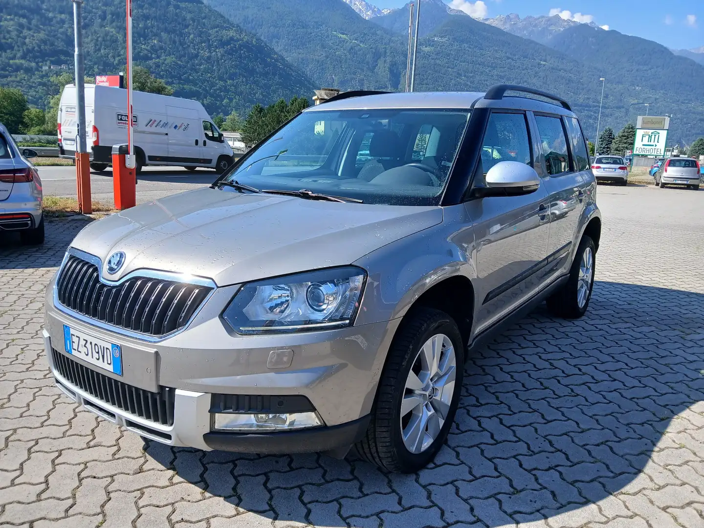 Skoda Yeti Yeti 2.0 tdi Elegance 4x4 110cv Grigio - 1
