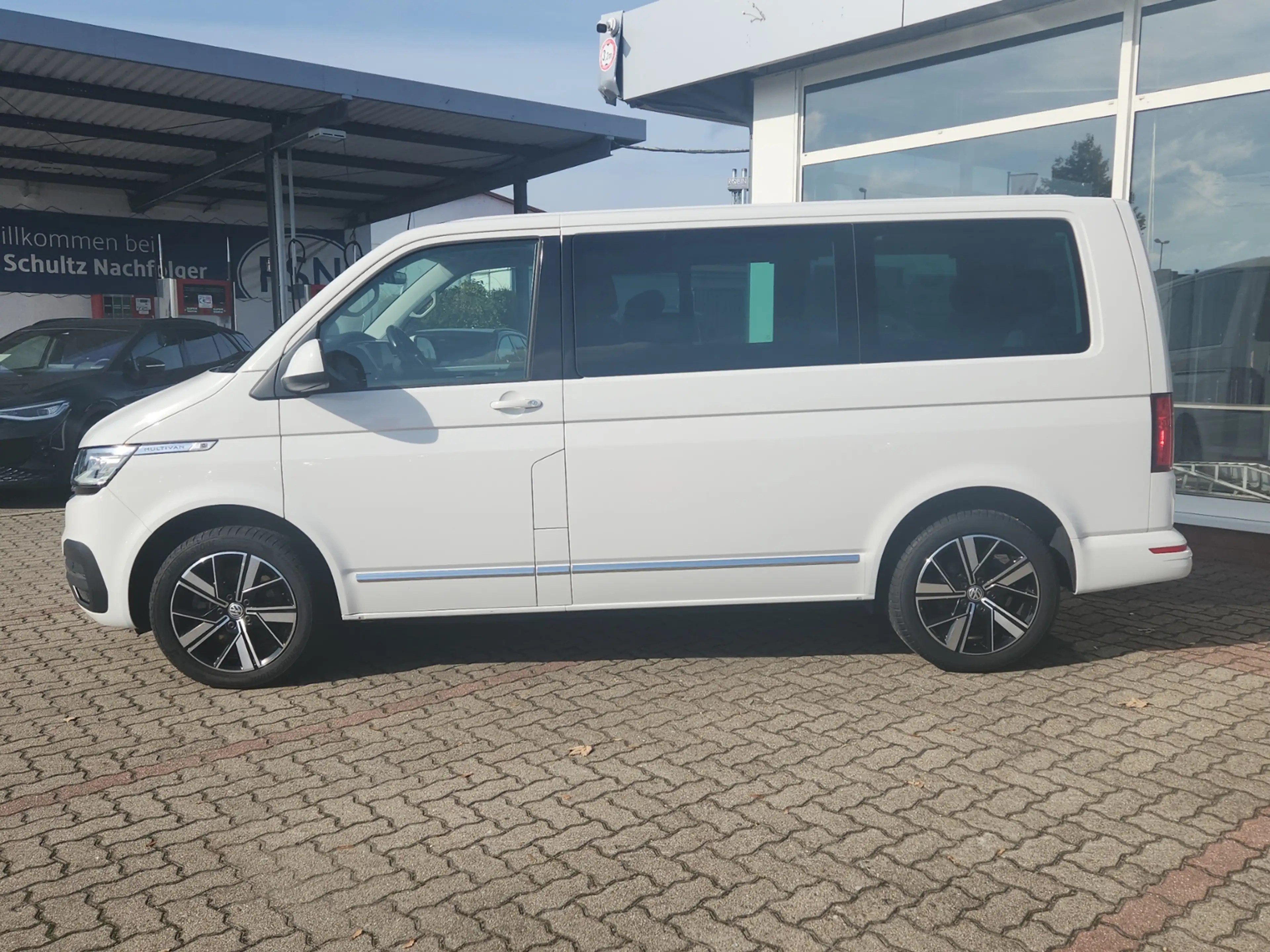 Volkswagen T6.1 Transporter 2.0 TDI 4M LED AHK RFK Clima — photo 3