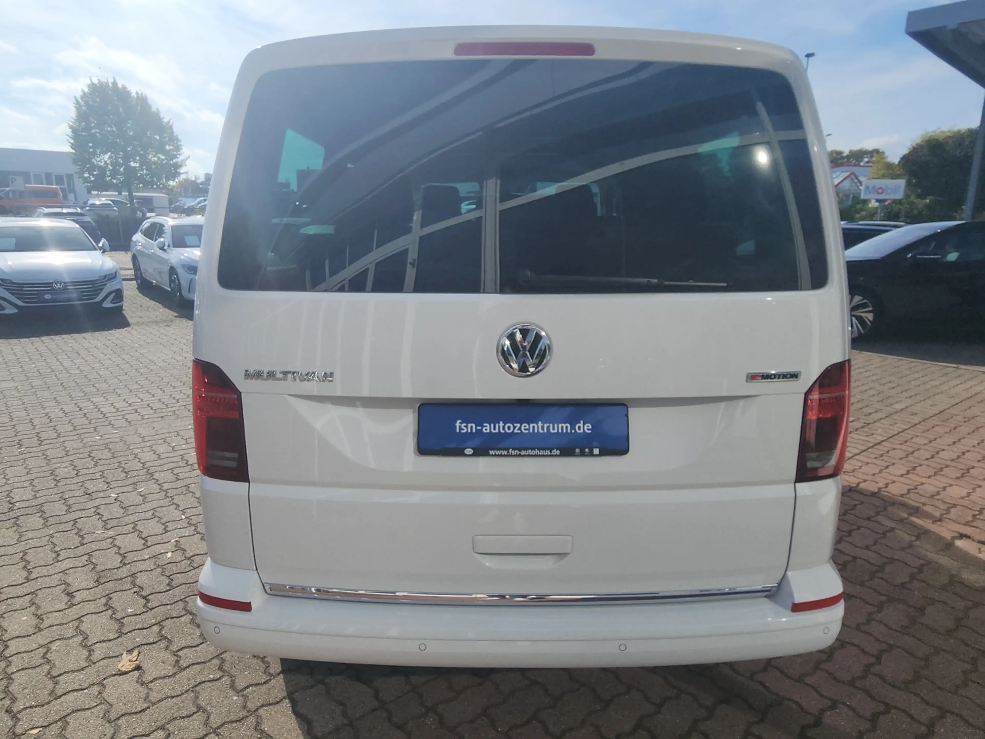 Volkswagen T6.1 Transporter 2.0 TDI 4M LED AHK RFK Clima — photo 5