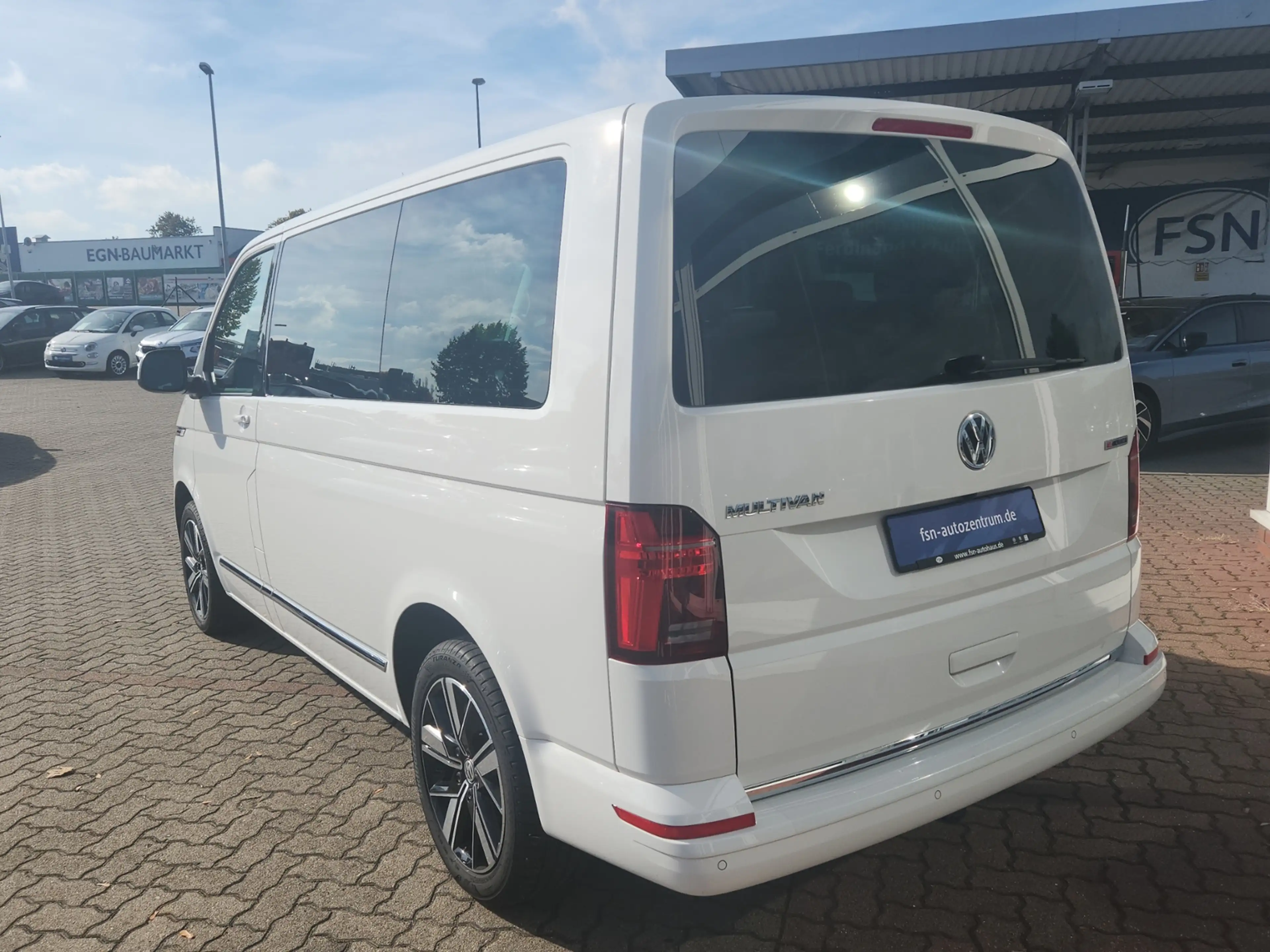 Volkswagen T6.1 Transporter 2.0 TDI 4M LED AHK RFK Clima — photo 4