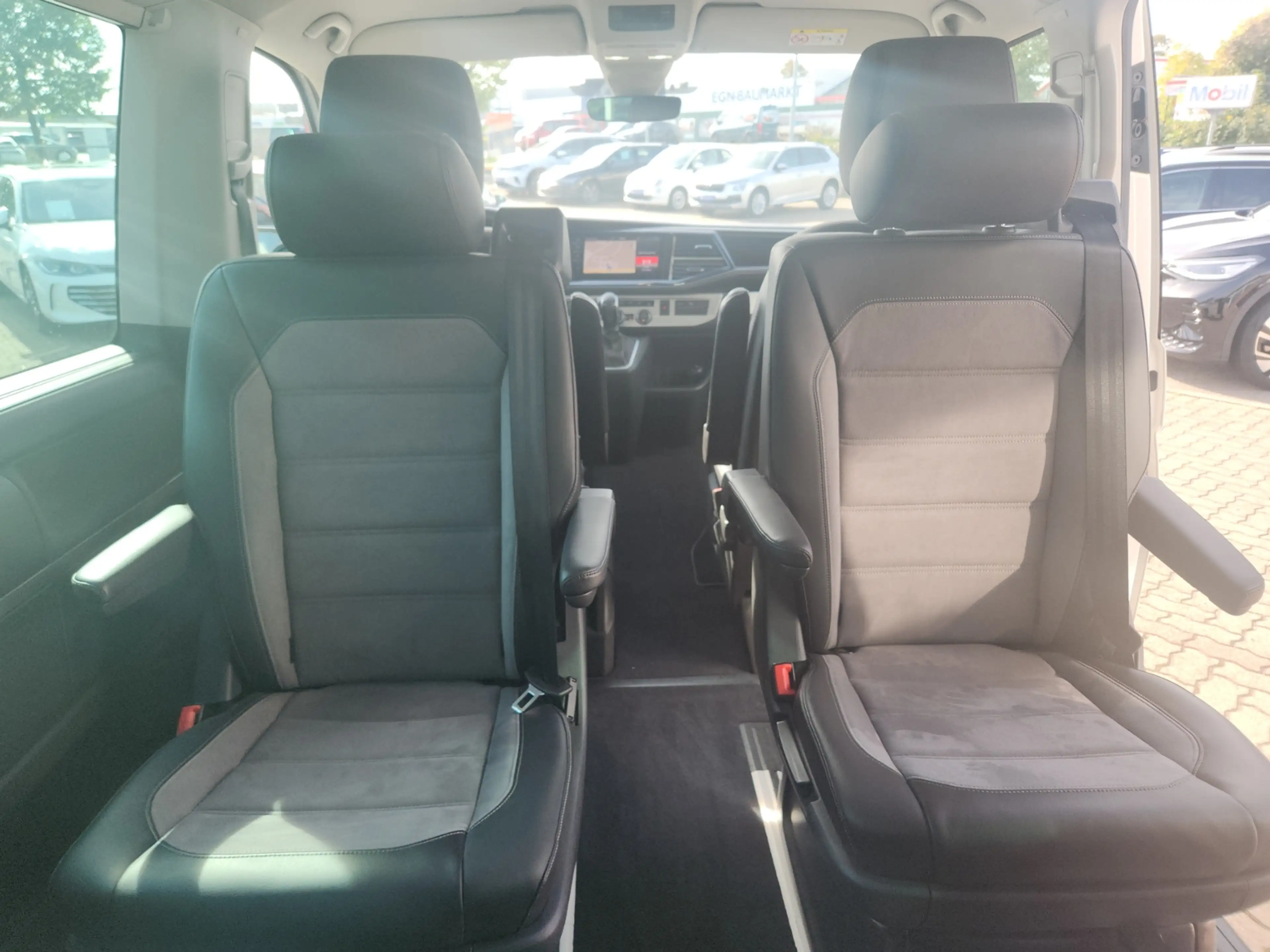Volkswagen T6.1 Transporter 2.0 TDI 4M LED AHK RFK Clima — photo 14