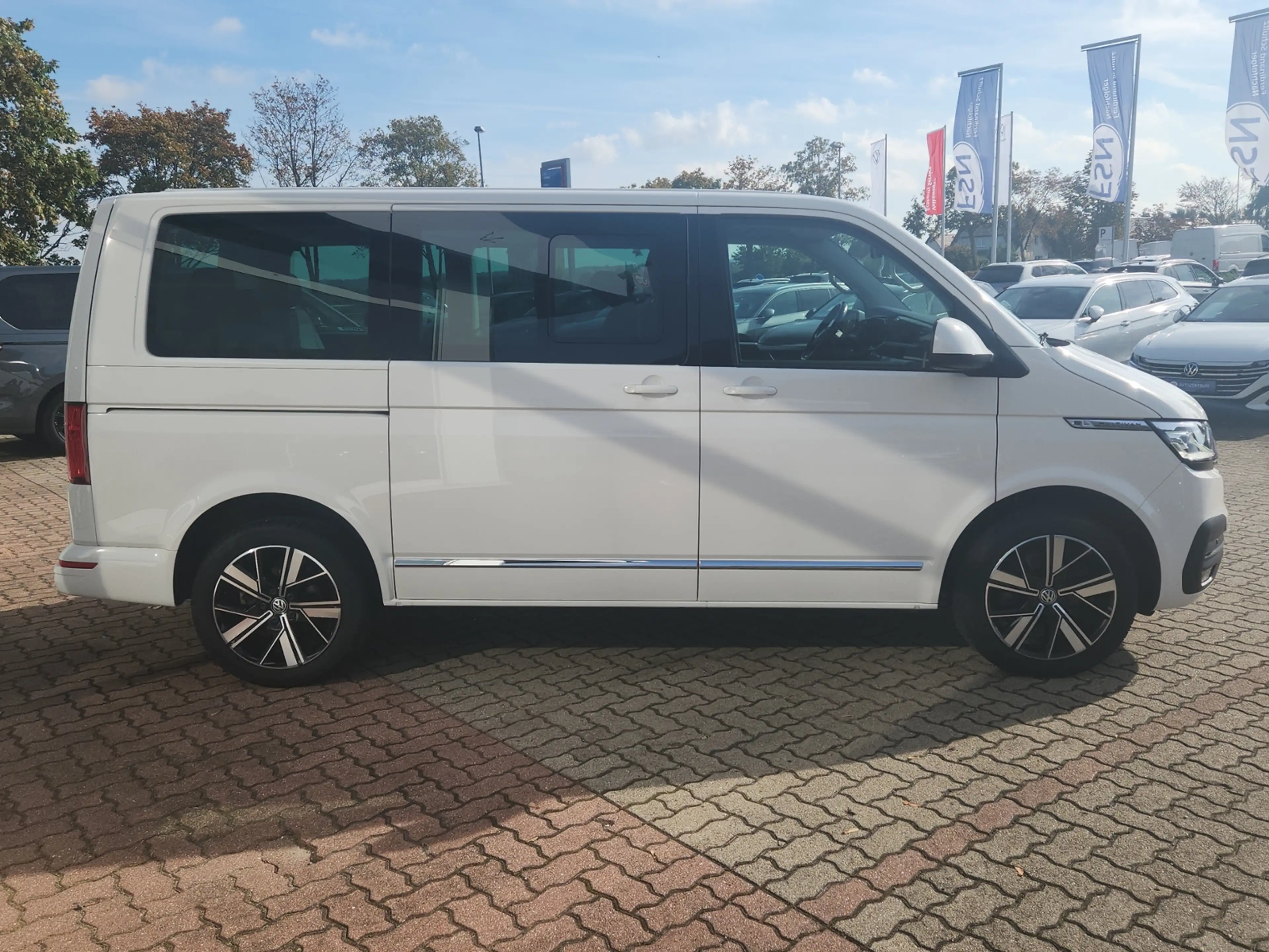 Volkswagen T6.1 Transporter 2.0 TDI 4M LED AHK RFK Clima — photo 7