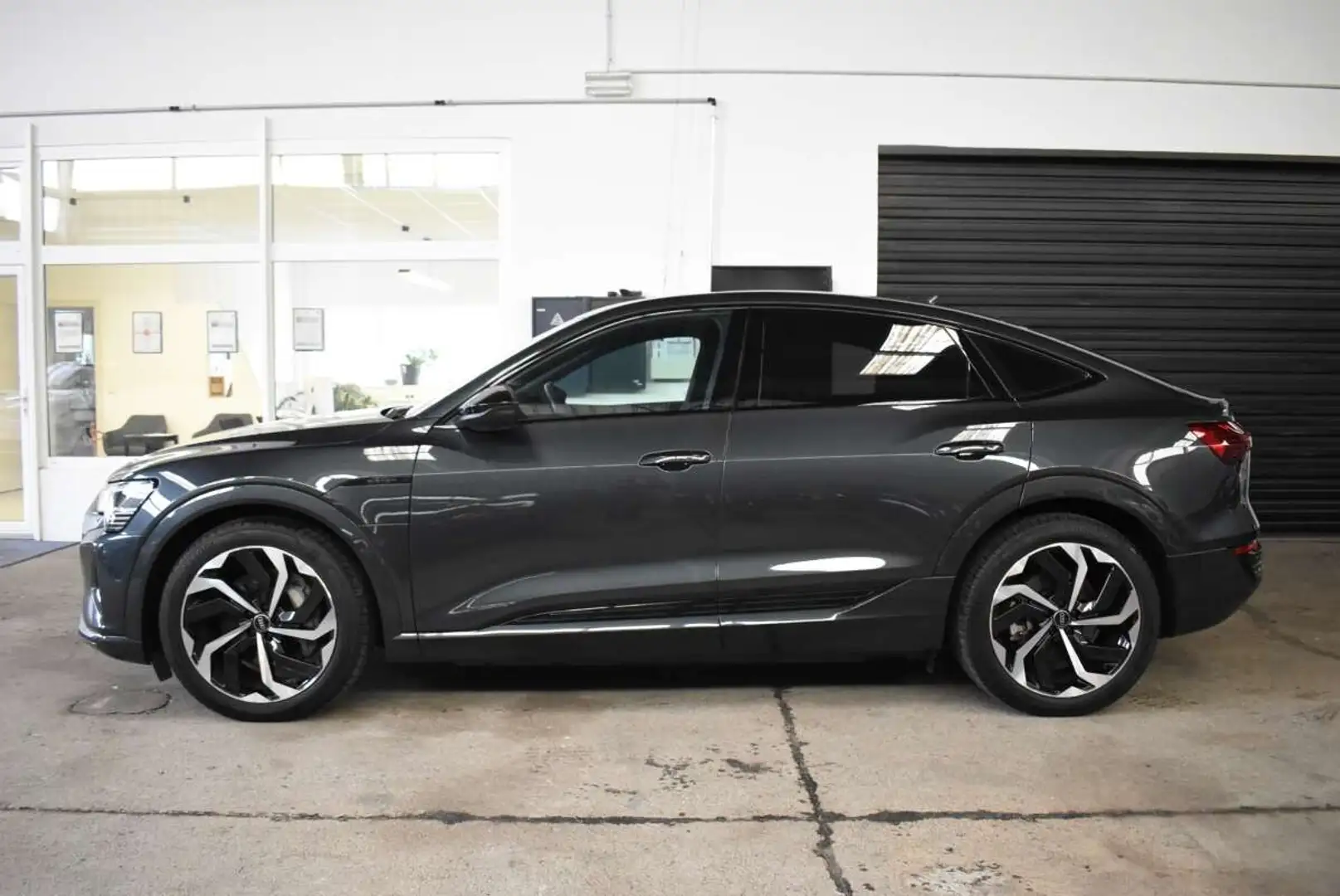 Audi Q8 e-tron Sportback 55 quattro 106kWh Advanced / Panorama... Grau - 2