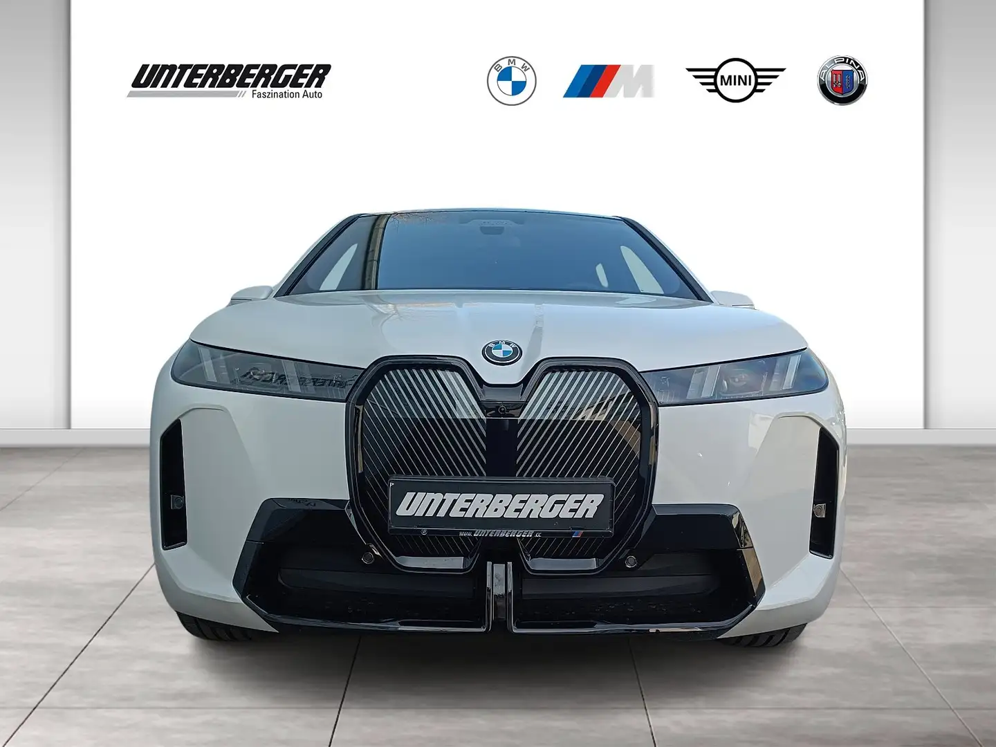 BMW iX xDrive45 M Sportpaket 23" Iconic Glow AHK Integral Beyaz - 2
