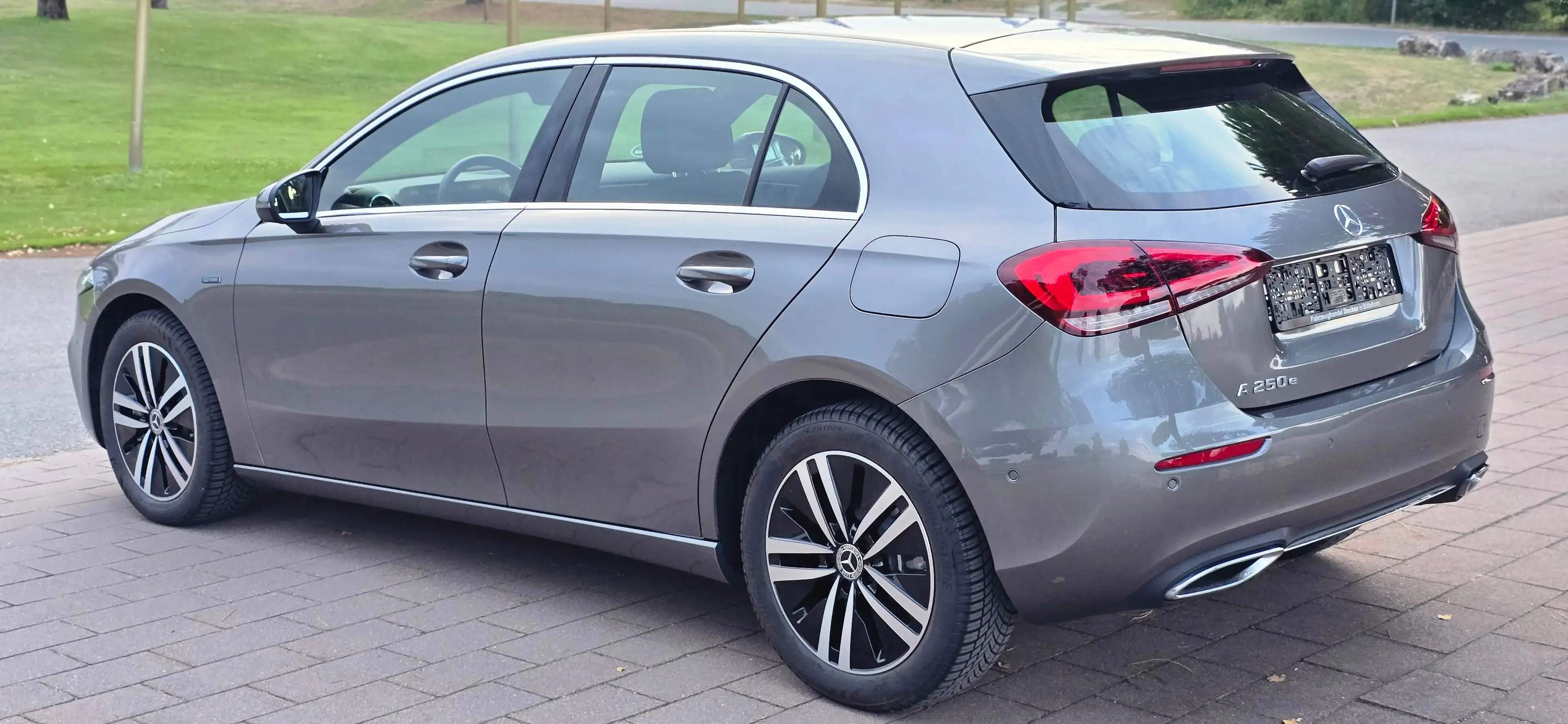 Mercedes-Benz A 250 A250e Progressive Plug-In Hybrid KAM LED SHZ DAB 2HAND TOP GEPFLEGT — photo 5