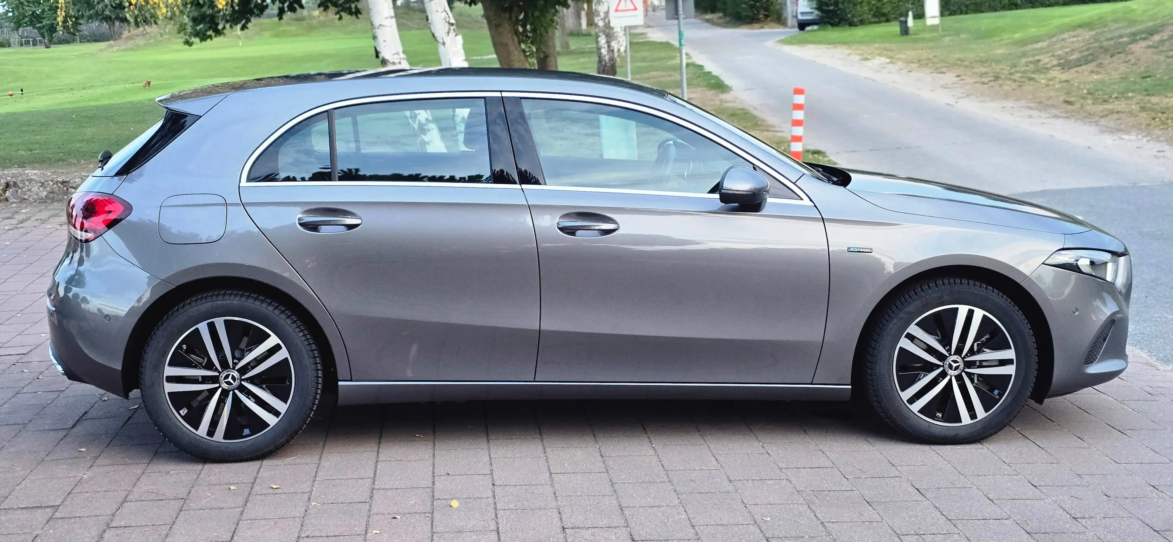Mercedes-Benz A 250 A250e Progressive Plug-In Hybrid KAM LED SHZ DAB 2HAND TOP GEPFLEGT — photo 3