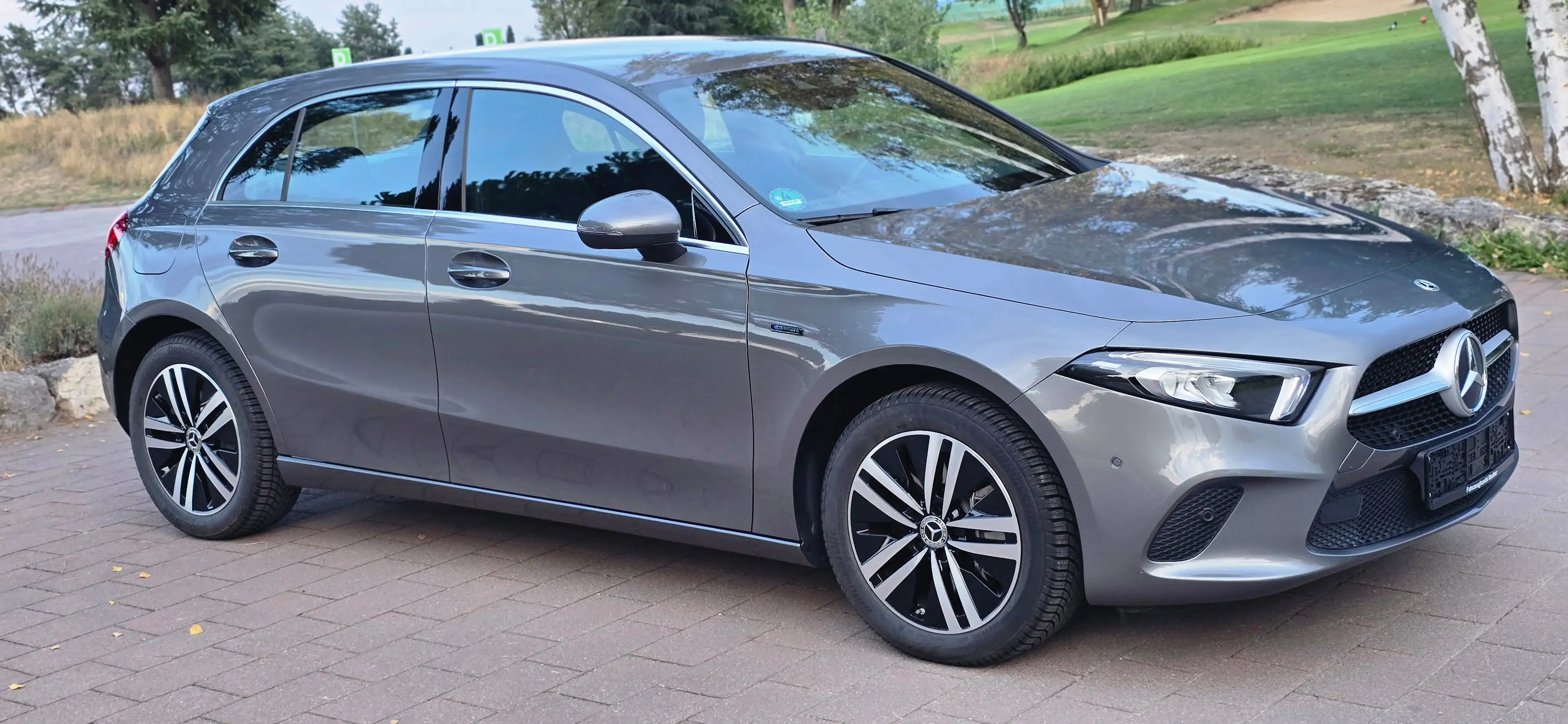 Mercedes-Benz A 250 A250e Progressive Plug-In Hybrid KAM LED SHZ DAB 2HAND TOP GEPFLEGT