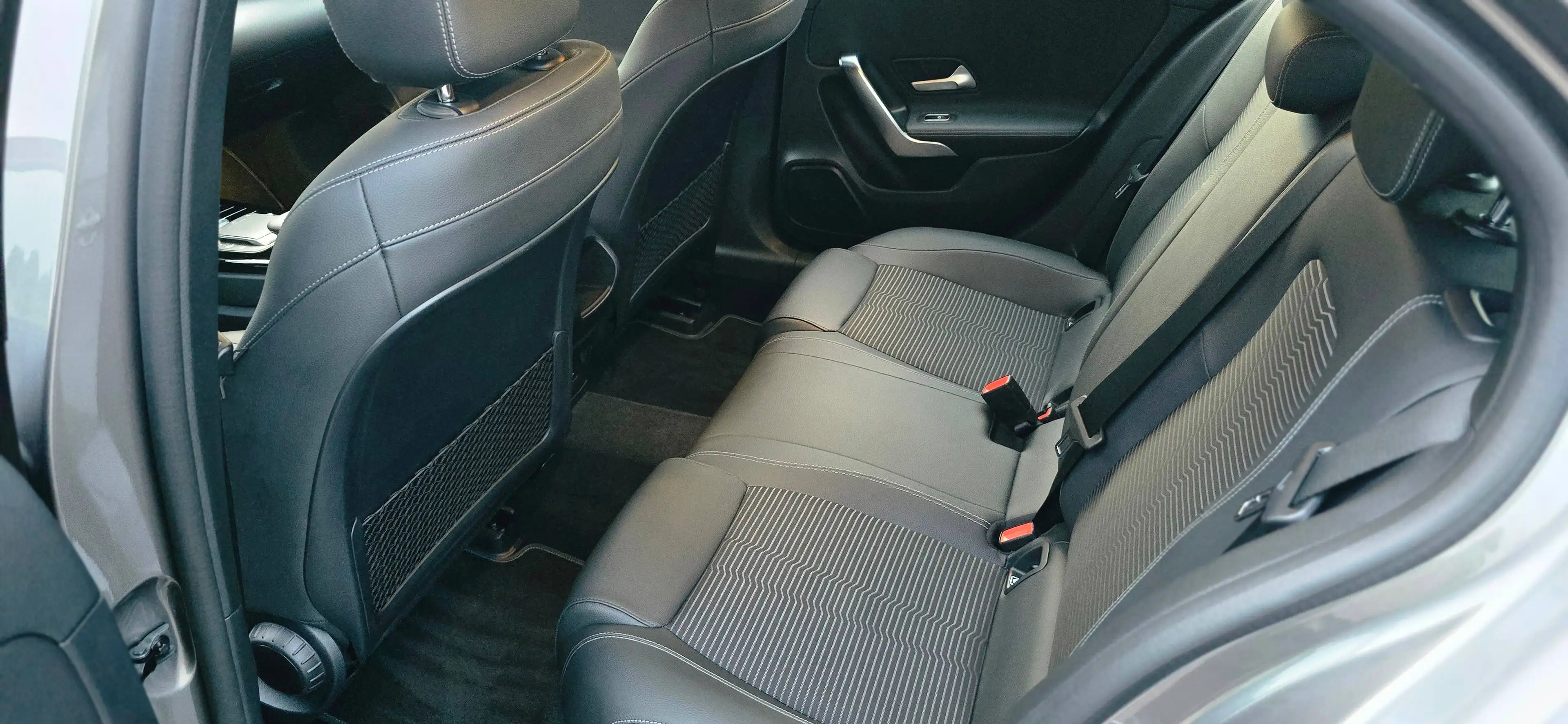 Mercedes-Benz A 250 A250e Progressive Plug-In Hybrid KAM LED SHZ DAB 2HAND TOP GEPFLEGT — photo 13