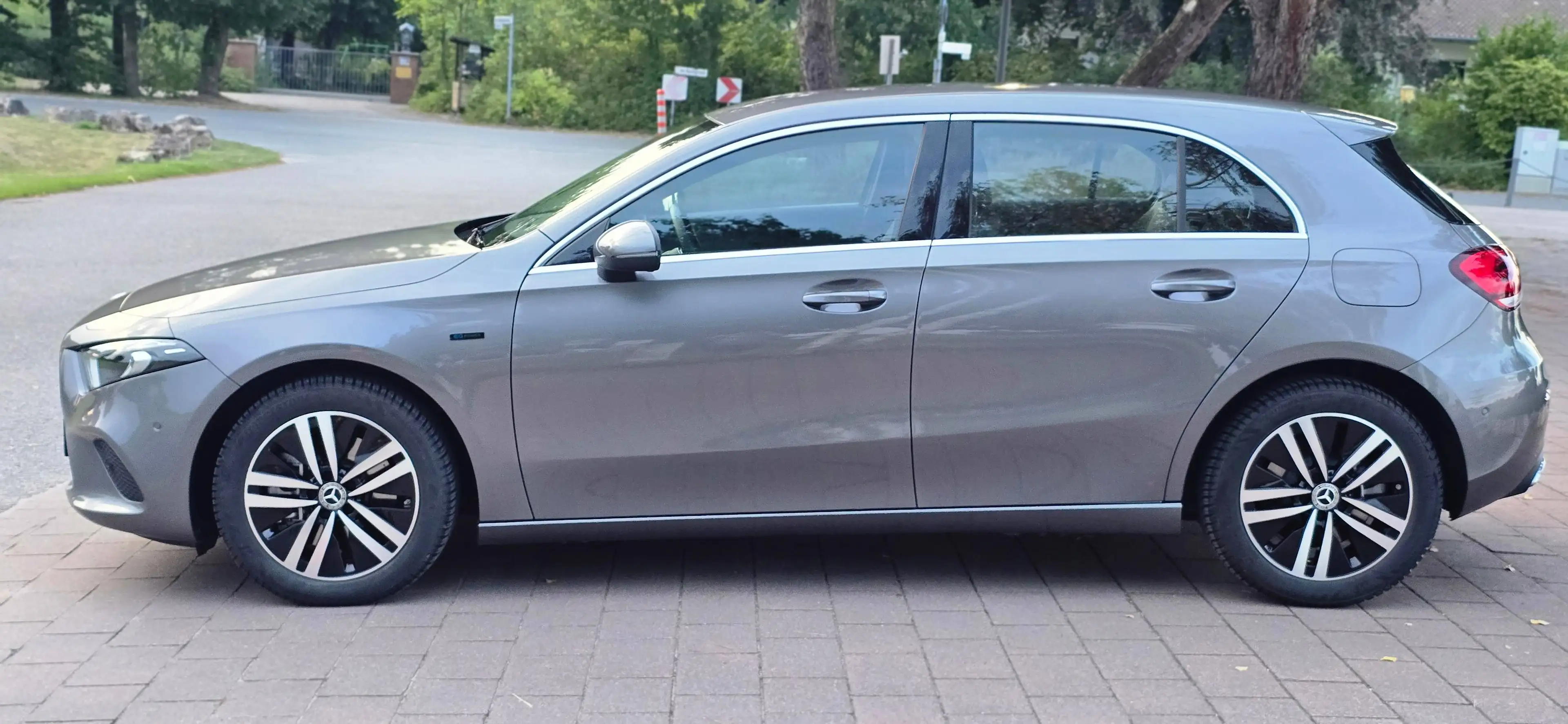 Mercedes-Benz A 250 A250e Progressive Plug-In Hybrid KAM LED SHZ DAB 2HAND TOP GEPFLEGT — photo 6