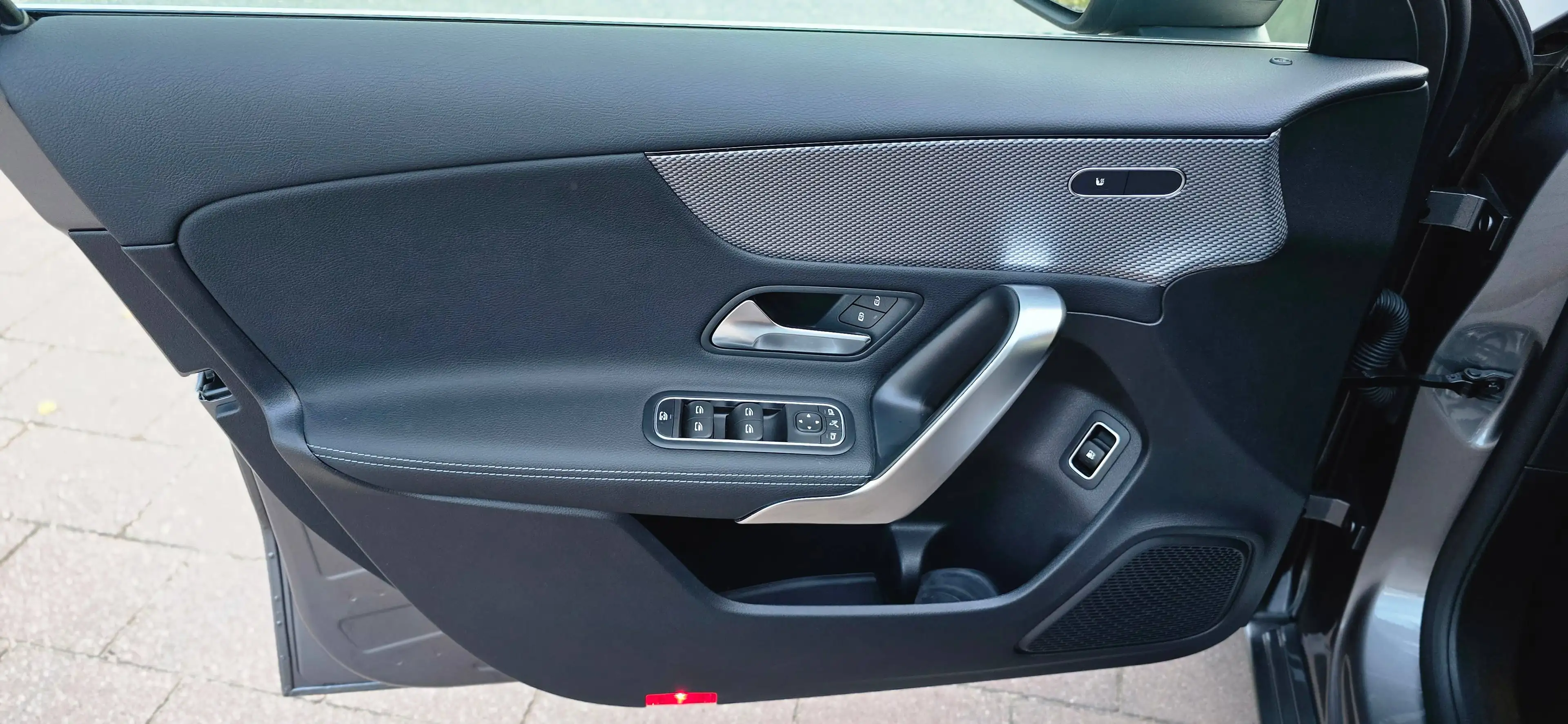 Mercedes-Benz A 250 A250e Progressive Plug-In Hybrid KAM LED SHZ DAB 2HAND TOP GEPFLEGT — photo 10