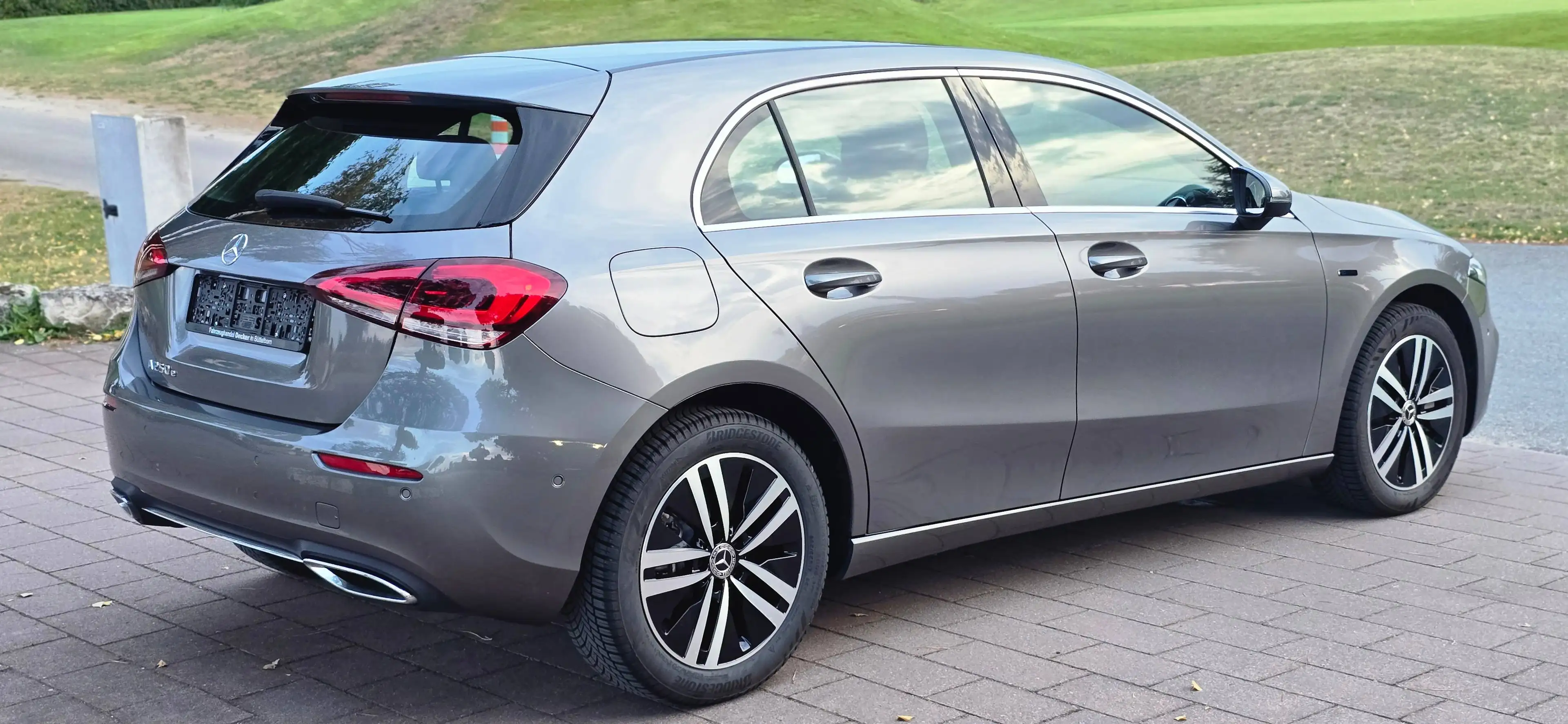Mercedes-Benz A 250 A250e Progressive Plug-In Hybrid KAM LED SHZ DAB 2HAND TOP GEPFLEGT — photo 4