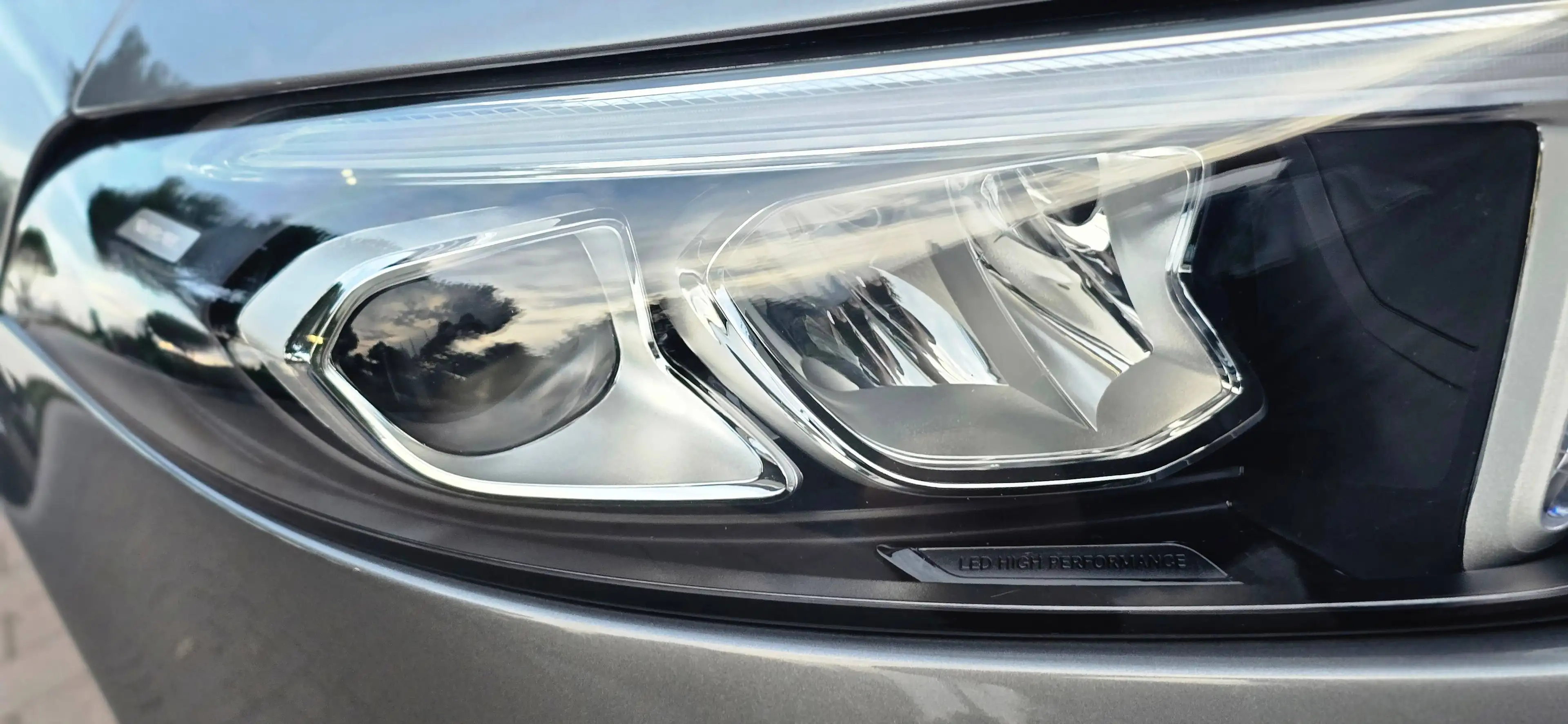 Mercedes-Benz A 250 A250e Progressive Plug-In Hybrid KAM LED SHZ DAB 2HAND TOP GEPFLEGT — photo 9