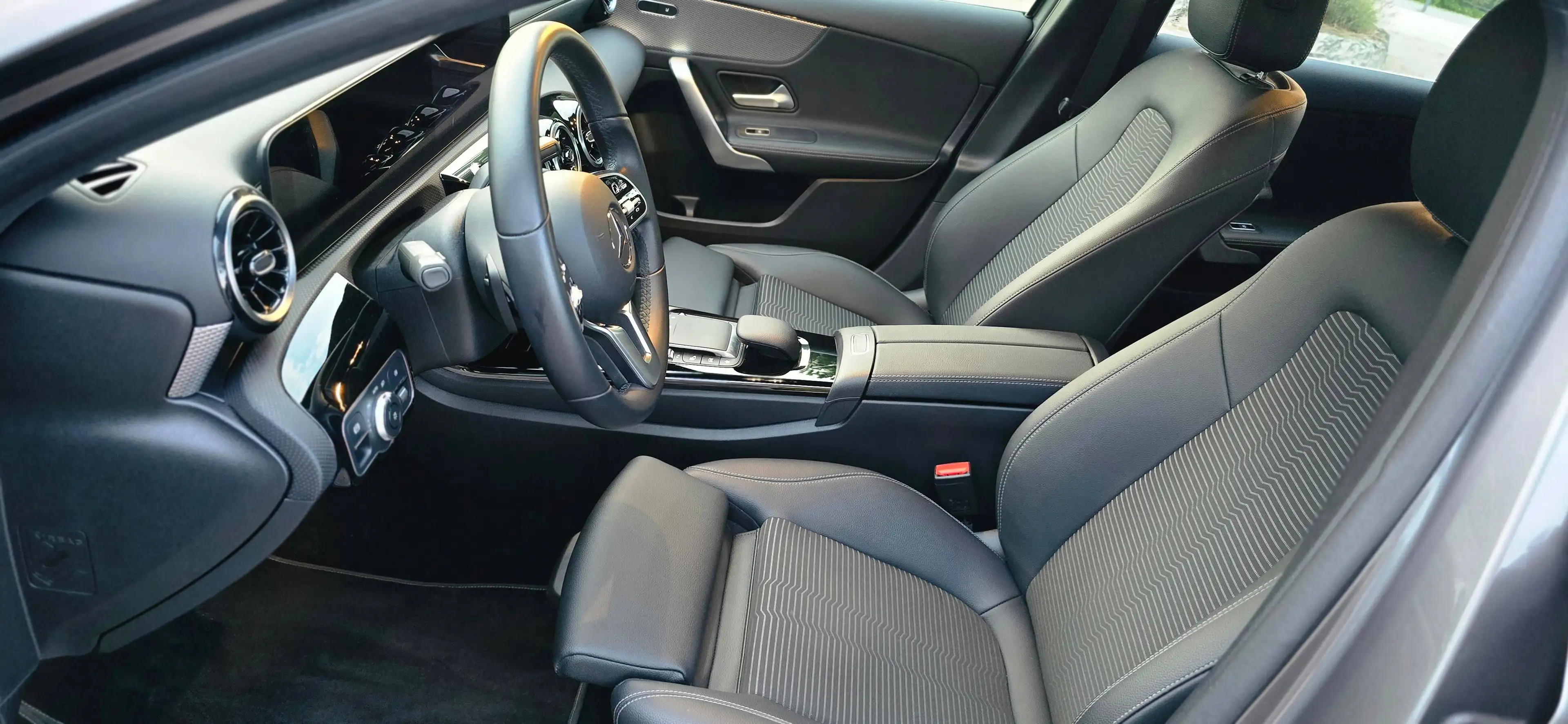 Mercedes-Benz A 250 A250e Progressive Plug-In Hybrid KAM LED SHZ DAB 2HAND TOP GEPFLEGT — photo 11