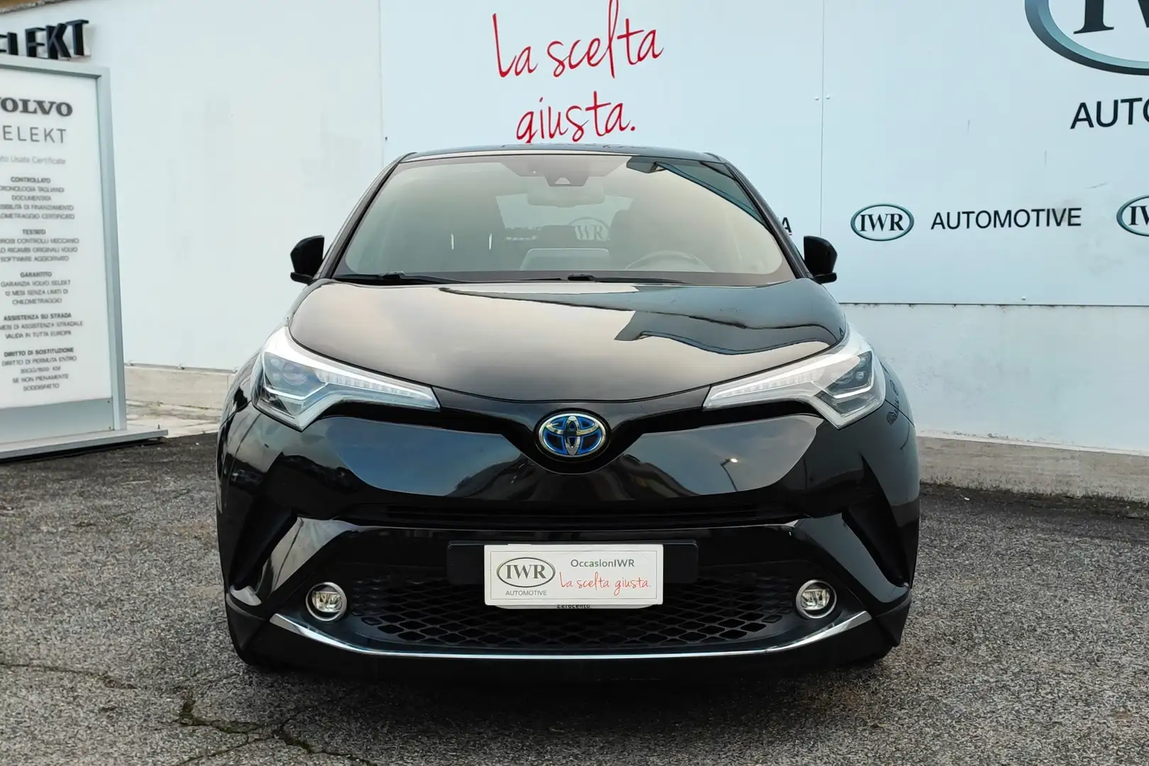 Toyota C-HR C-HR 1.8h Lounge 2wd e-cvt my18 Zwart - 2