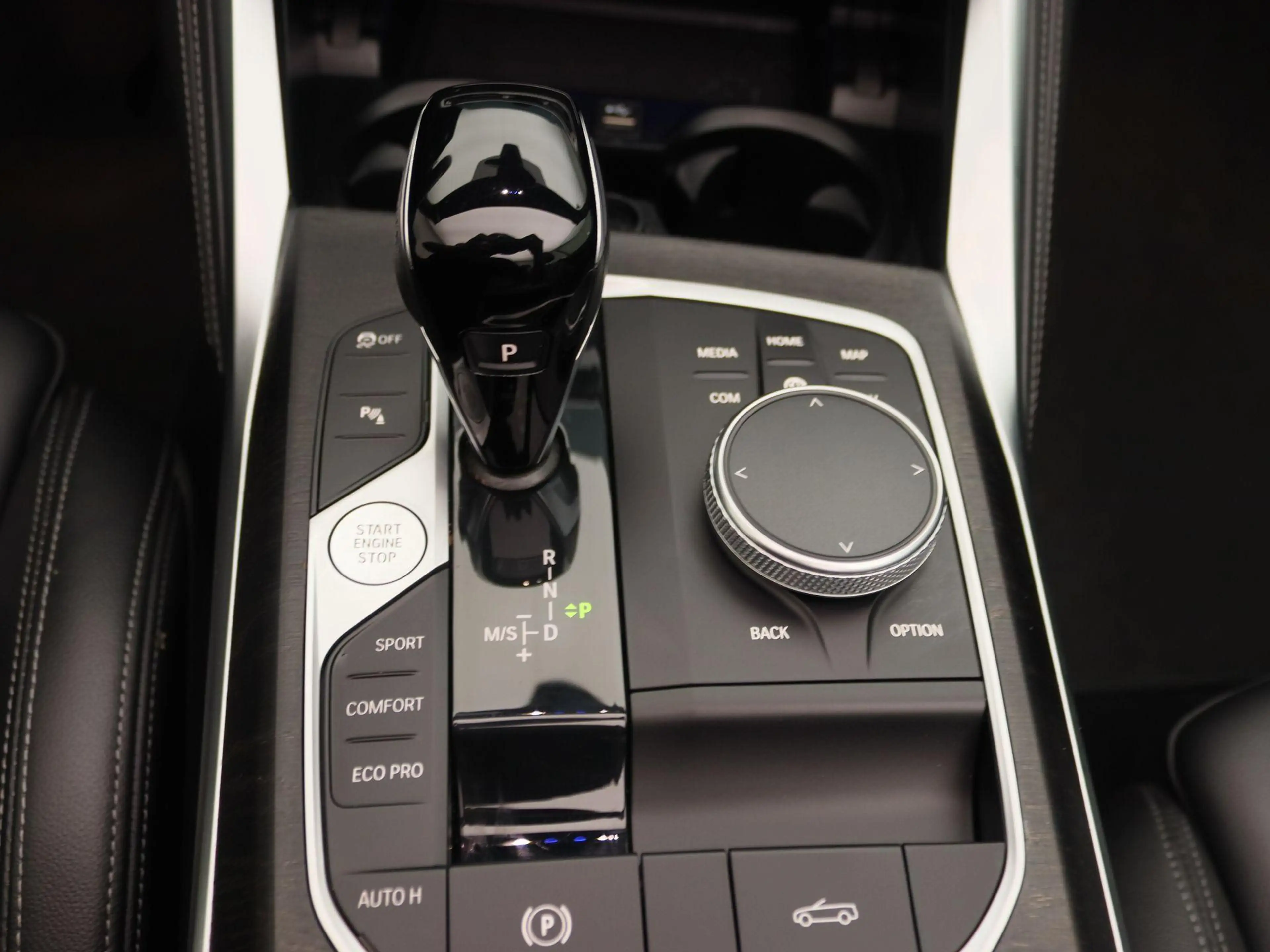 BMW 440 4-serie Cabrio M440i xDrive High Executive | Apple — photo 12