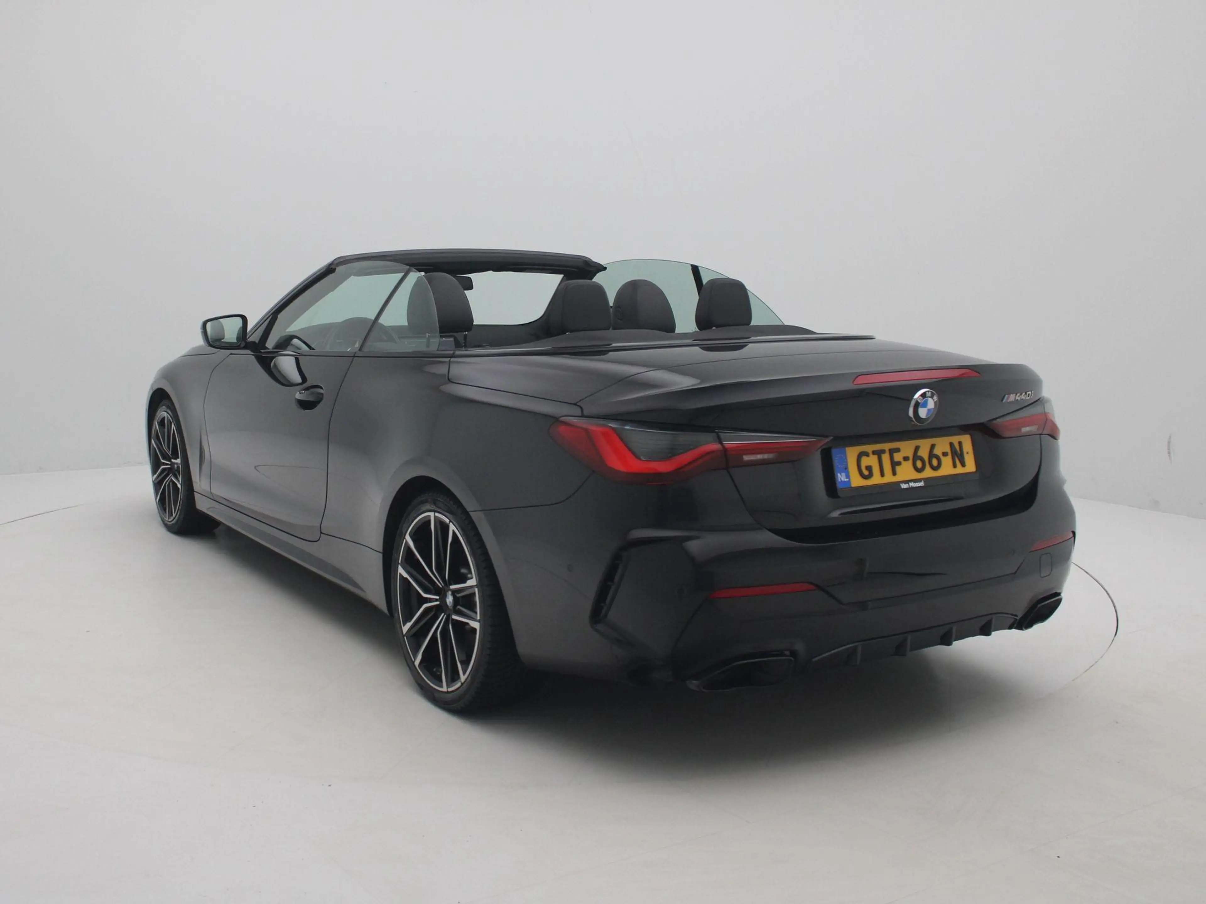 BMW 440 4-serie Cabrio M440i xDrive High Executive | Apple — photo 3
